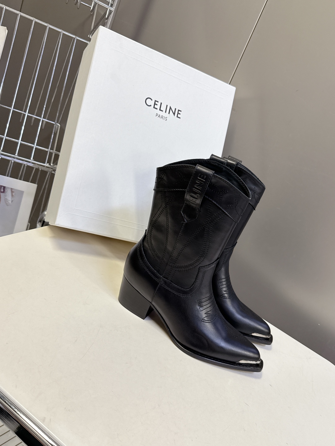  CELINE思琳专柜最新时装靴、走秀款时尚博主同款 早秋力推单品！复古欧美风格 炸街必备单品 ✔️凯旋