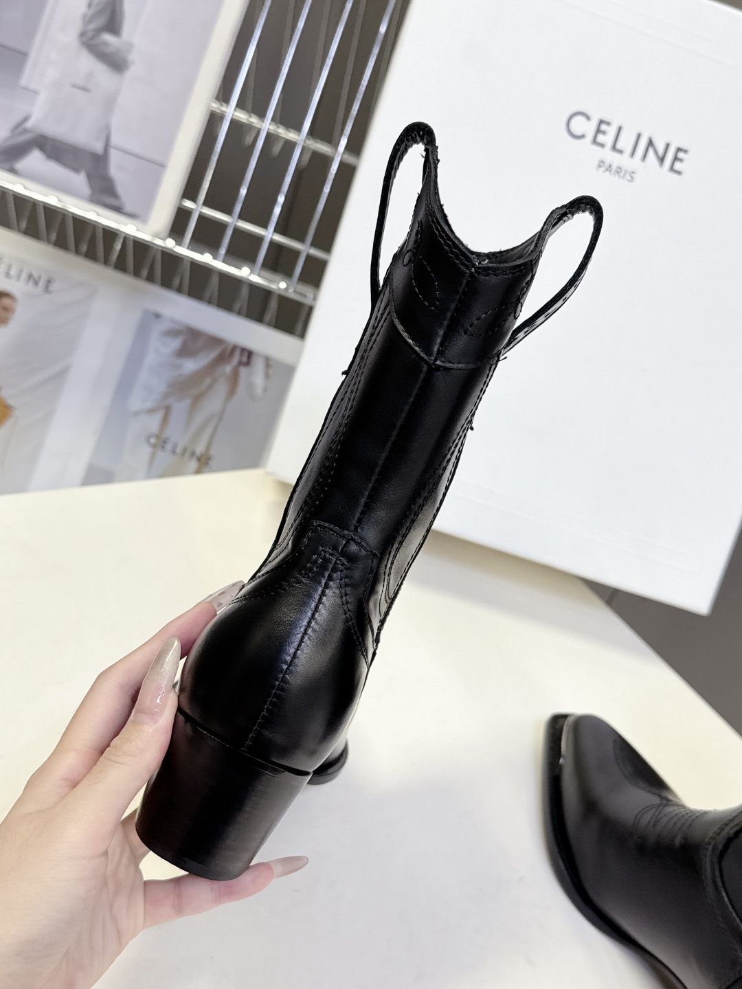  CELINE思琳专柜最新时装靴、走秀款时尚博主同款 早秋力推单品！复古欧美风格 炸街必备单品 ✔️凯旋