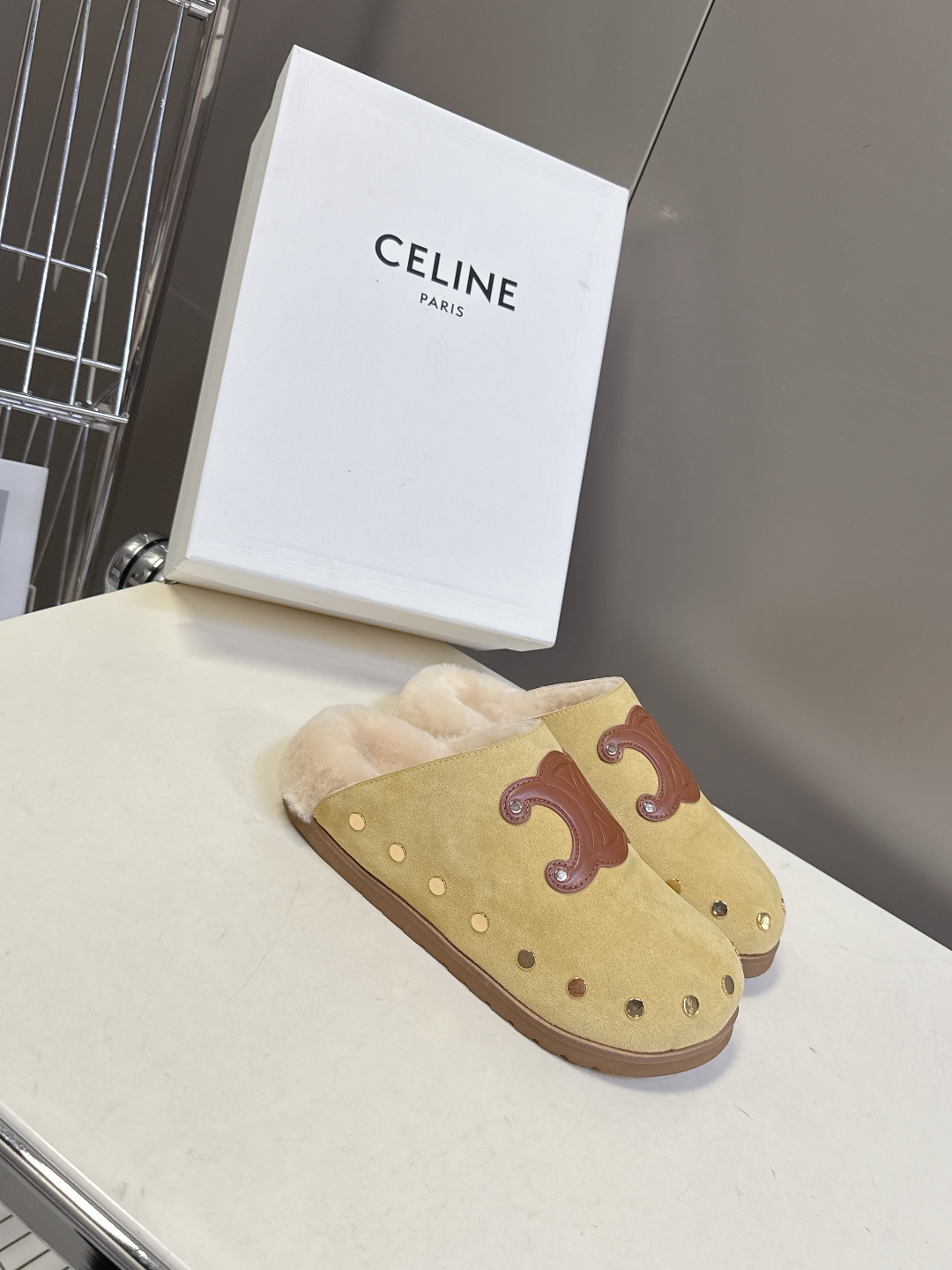 Celine思琳凯旋门秋冬新款勃肯毛毛 包头拖
高级感十足 网红ins种草神器、非常复古风、气场十足单