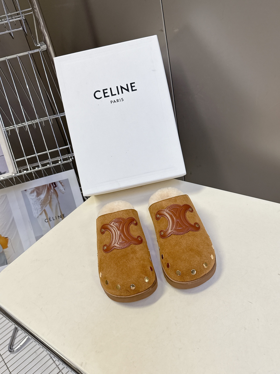  Celine思琳凯旋门秋冬新款勃肯毛毛 包头拖
高级感十足 网红ins种草神器、非常复古风、气场十足单