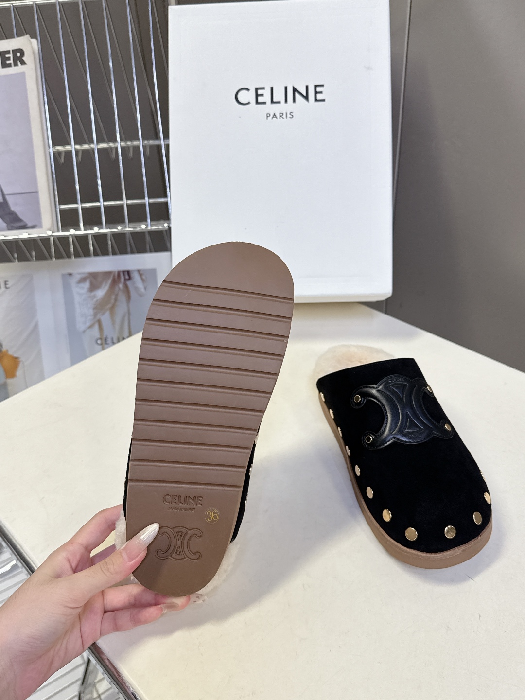  Celine思琳凯旋门秋冬新款勃肯毛毛 包头拖
高级感十足 网红ins种草神器、非常复古风、气场十足单
