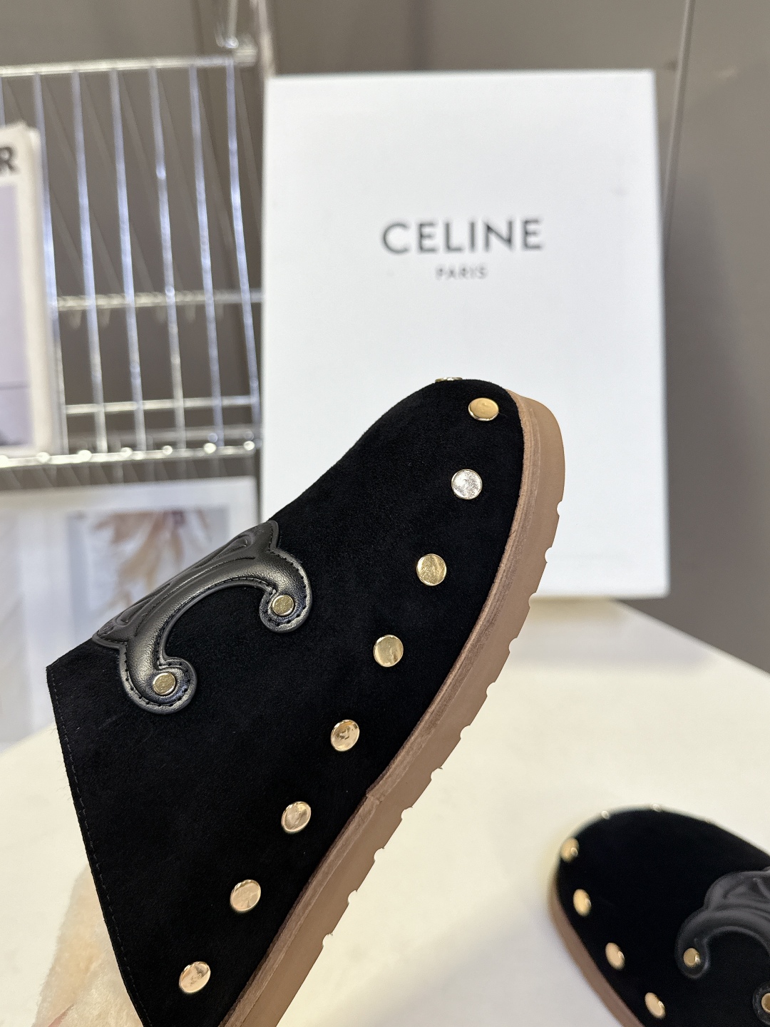  Celine思琳凯旋门秋冬新款勃肯毛毛 包头拖
高级感十足 网红ins种草神器、非常复古风、气场十足单