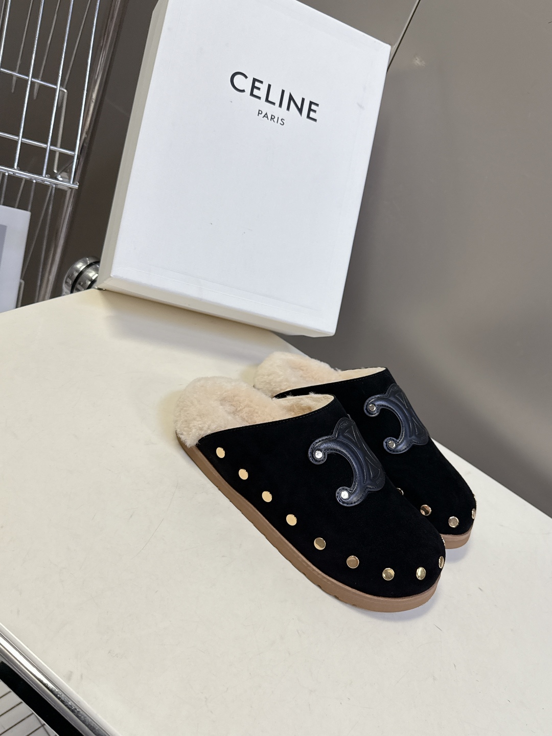  Celine思琳凯旋门秋冬新款勃肯毛毛 包头拖
高级感十足 网红ins种草神器、非常复古风、气场十足单