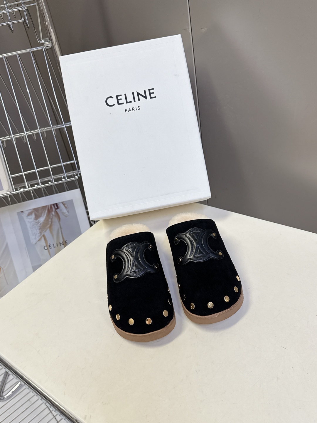  Celine思琳凯旋门秋冬新款勃肯毛毛 包头拖
高级感十足 网红ins种草神器、非常复古风、气场十足单