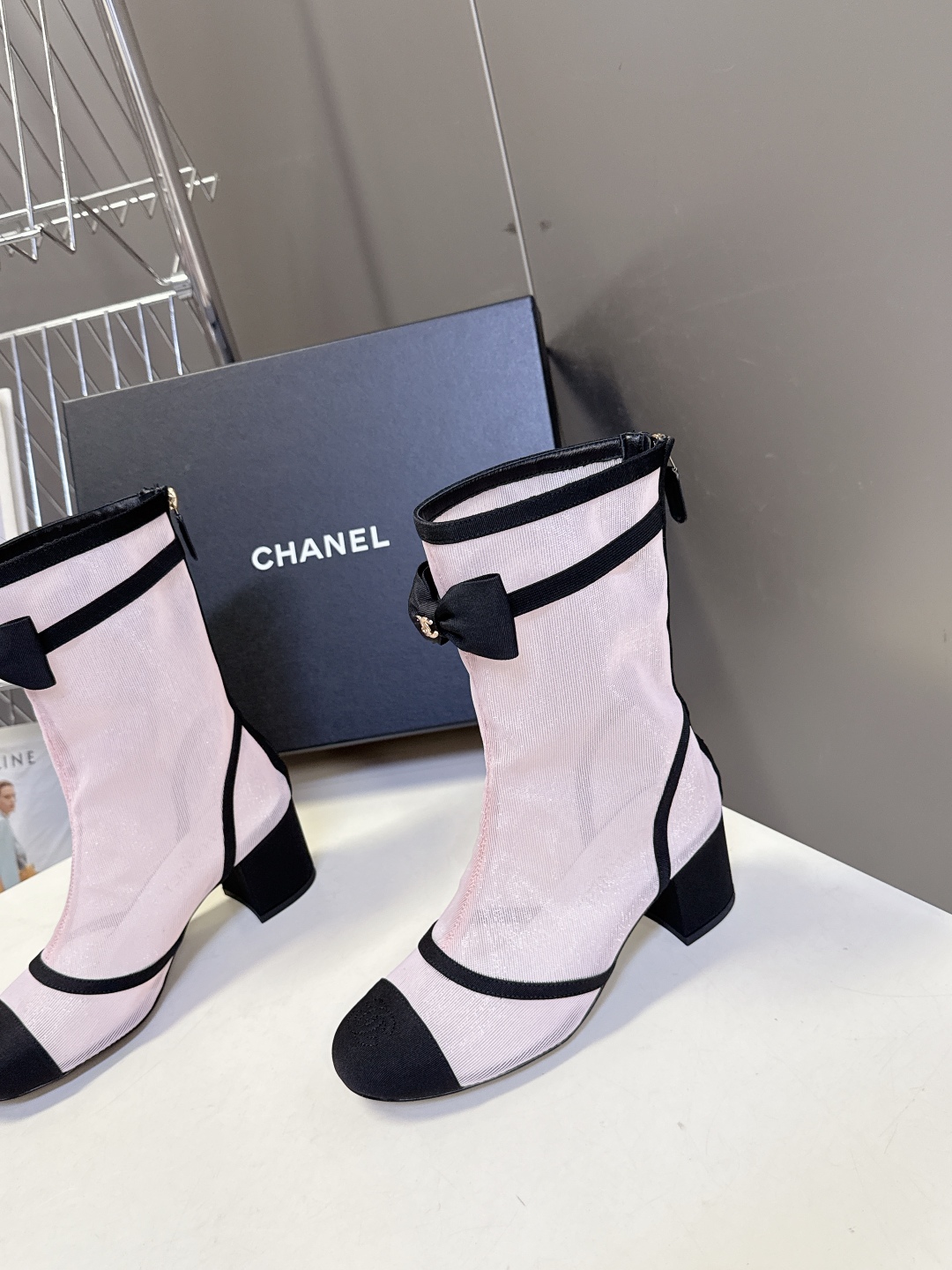 Chanel香奈儿最新秋冬款25B网纱蝴蝶结靴

超多明星时尚博主种草 主打都是甜甜的颜色 直击我心 