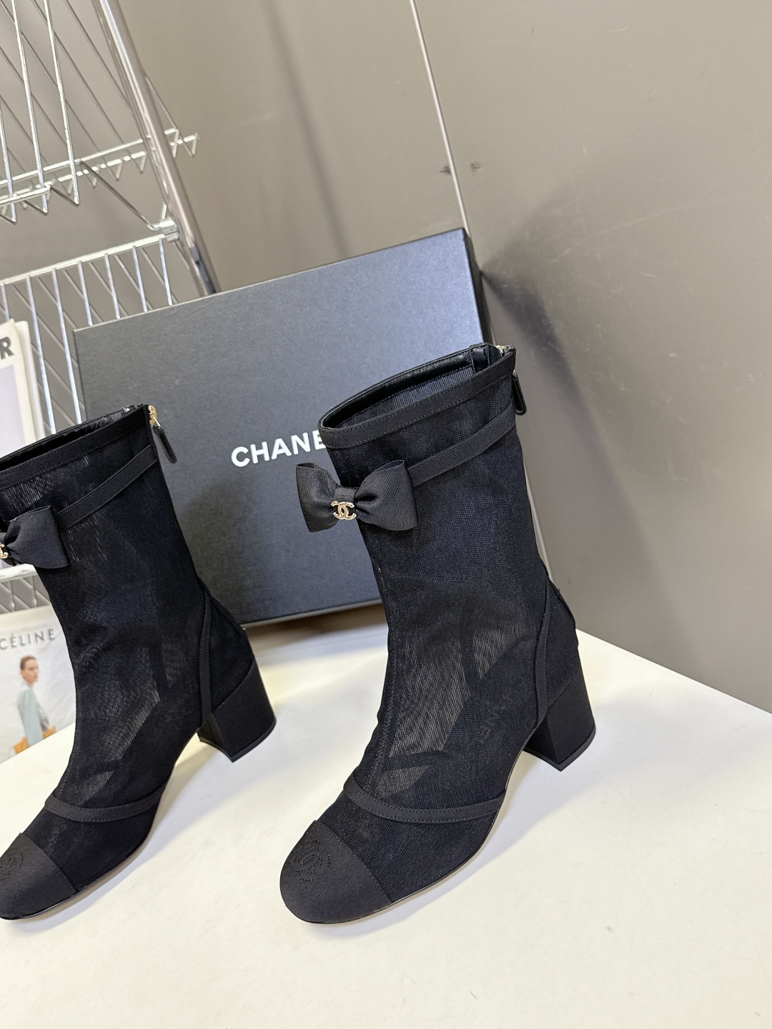  Chanel香奈儿最新秋冬款25B网纱蝴蝶结靴

超多明星时尚博主种草 主打都是甜甜的颜色 直击我心 