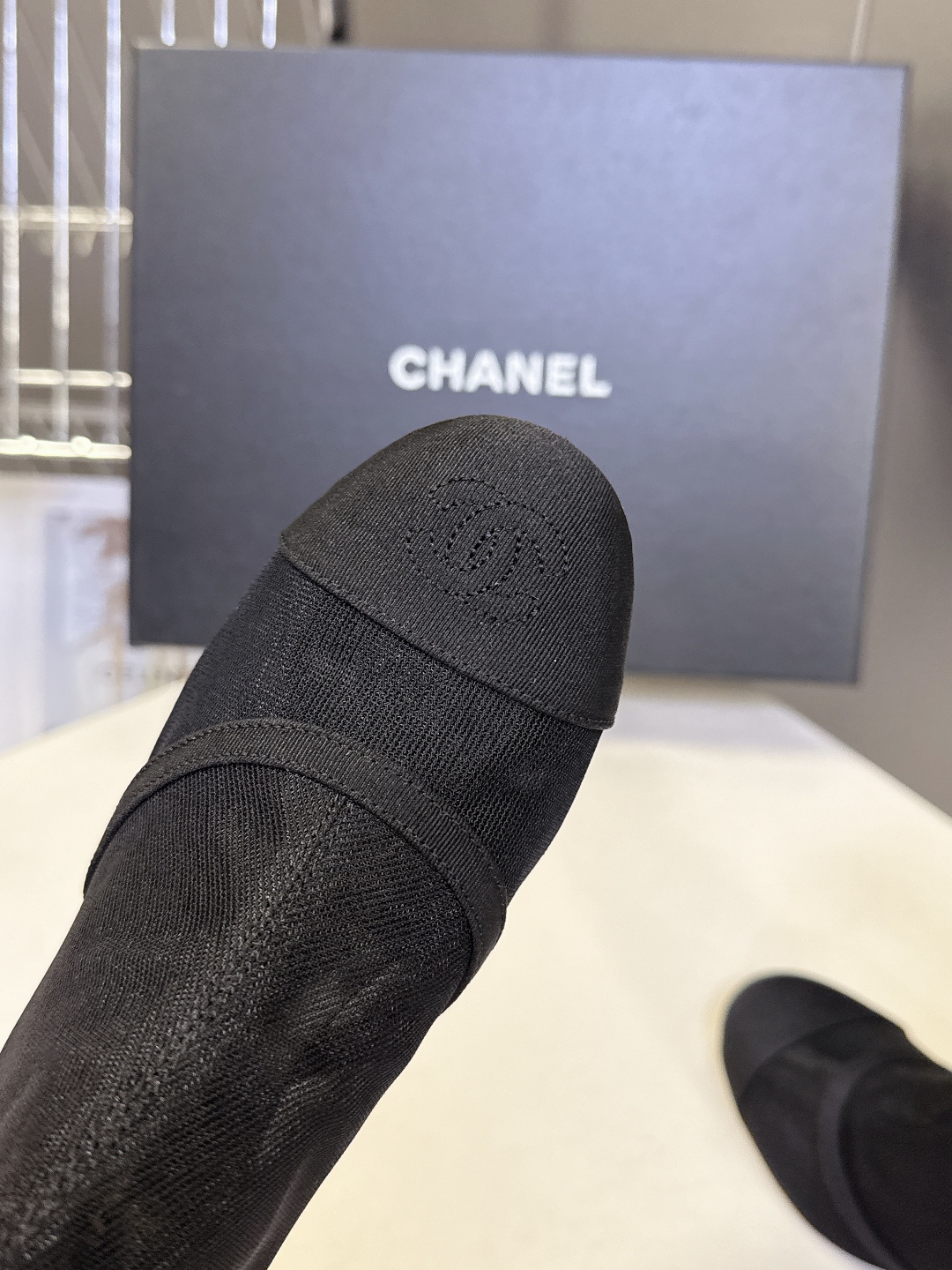  Chanel香奈儿最新秋冬款25B网纱蝴蝶结靴

超多明星时尚博主种草 主打都是甜甜的颜色 直击我心 