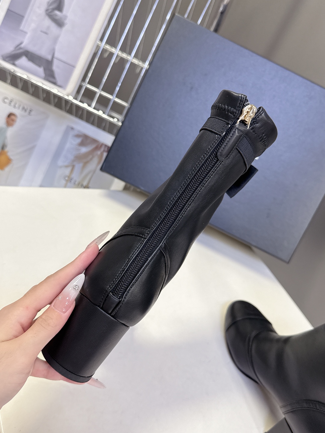  Chanel香奈儿最新秋冬款25B网纱蝴蝶结靴

超多明星时尚博主种草 主打都是甜甜的颜色 直击我心 