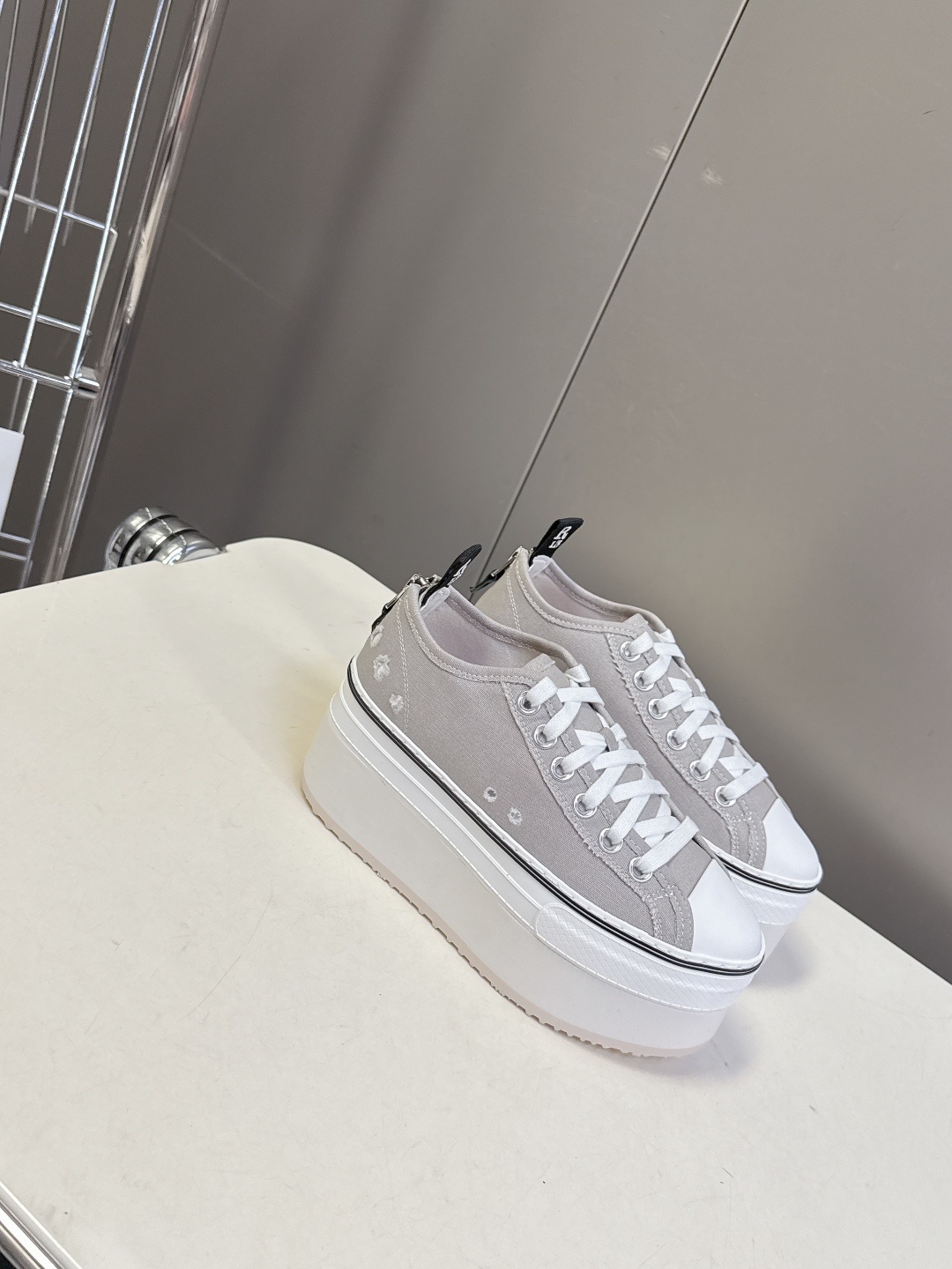 R13小众潮奢品牌最新经典厚底休闲鞋 高帮鞋 设计师Chris Leba在美国纽约创立的潮奢服饰品牌