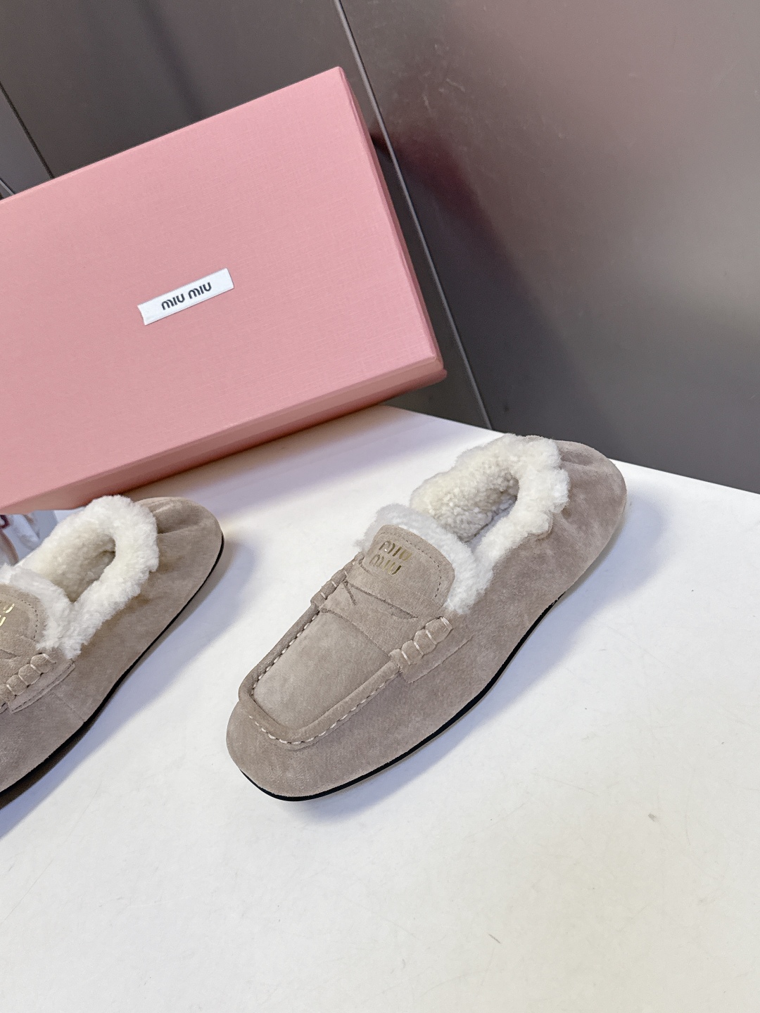 MiuMiu缪缪2025秋冬驾车钱币款100%🐏纯羊毛乐福豆豆鞋 走秀新款‼️ 开车小姐姐的福音[爱心]