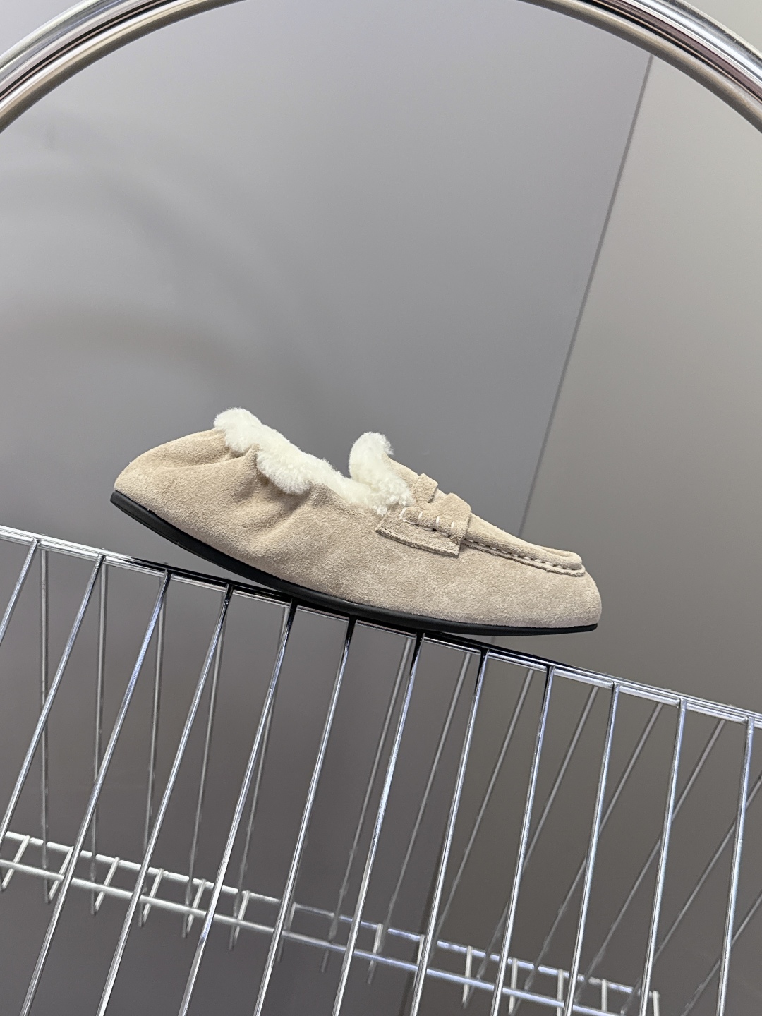 MiuMiu缪缪2025秋冬驾车钱币款100%🐏纯羊毛乐福豆豆鞋 走秀新款‼️ 开车小姐姐的福音[爱心]