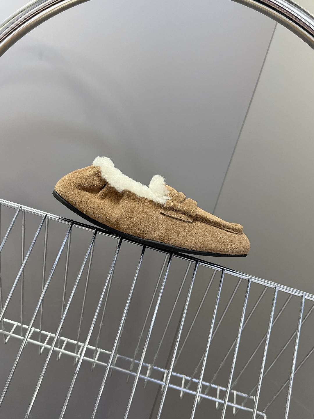 MiuMiu缪缪2025秋冬驾车100%🐏纯羊毛乐福豆豆鞋 走秀新款‼️ 开车小姐姐的福音[爱心]复古时