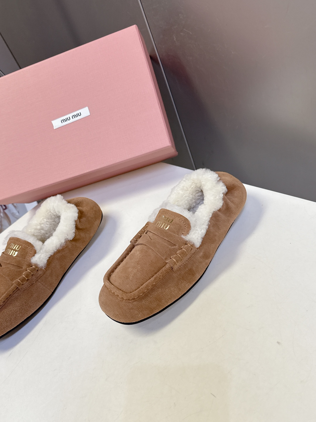 MiuMiu缪缪2025秋冬驾车100%🐏纯羊毛乐福豆豆鞋 走秀新款‼️ 开车小姐姐的福音[爱心]复古时