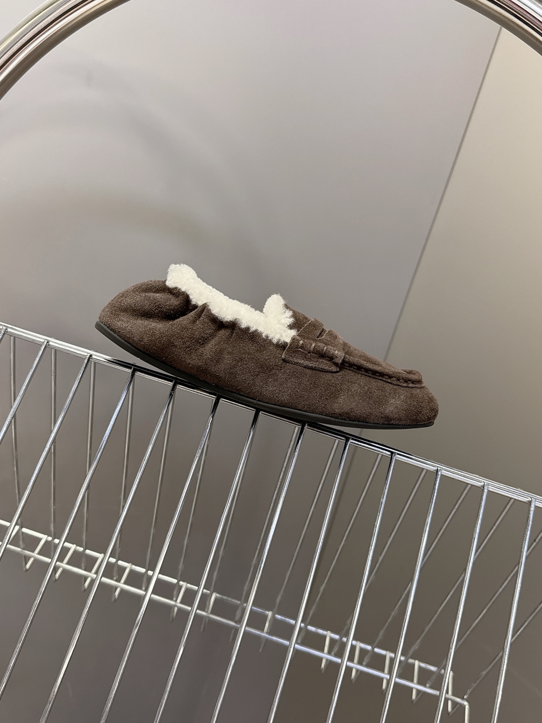 MiuMiu缪缪2025秋冬驾车100%🐏纯羊毛乐福豆豆鞋 走秀新款‼️ 开车小姐姐的福音[爱心]复古时