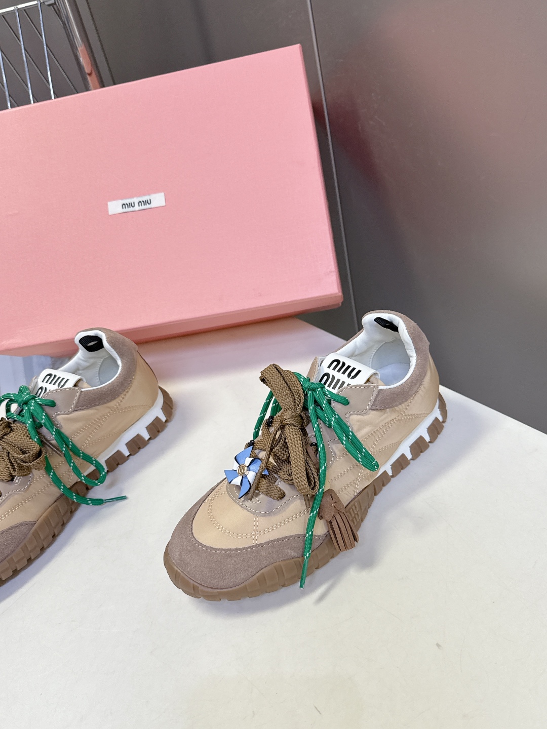 MiuMiu缪缪春夏秀款 饼干鞋 阿甘鞋休闲运动鞋专柜8900购入开发 miumiu最新爆款 前卫大胆的