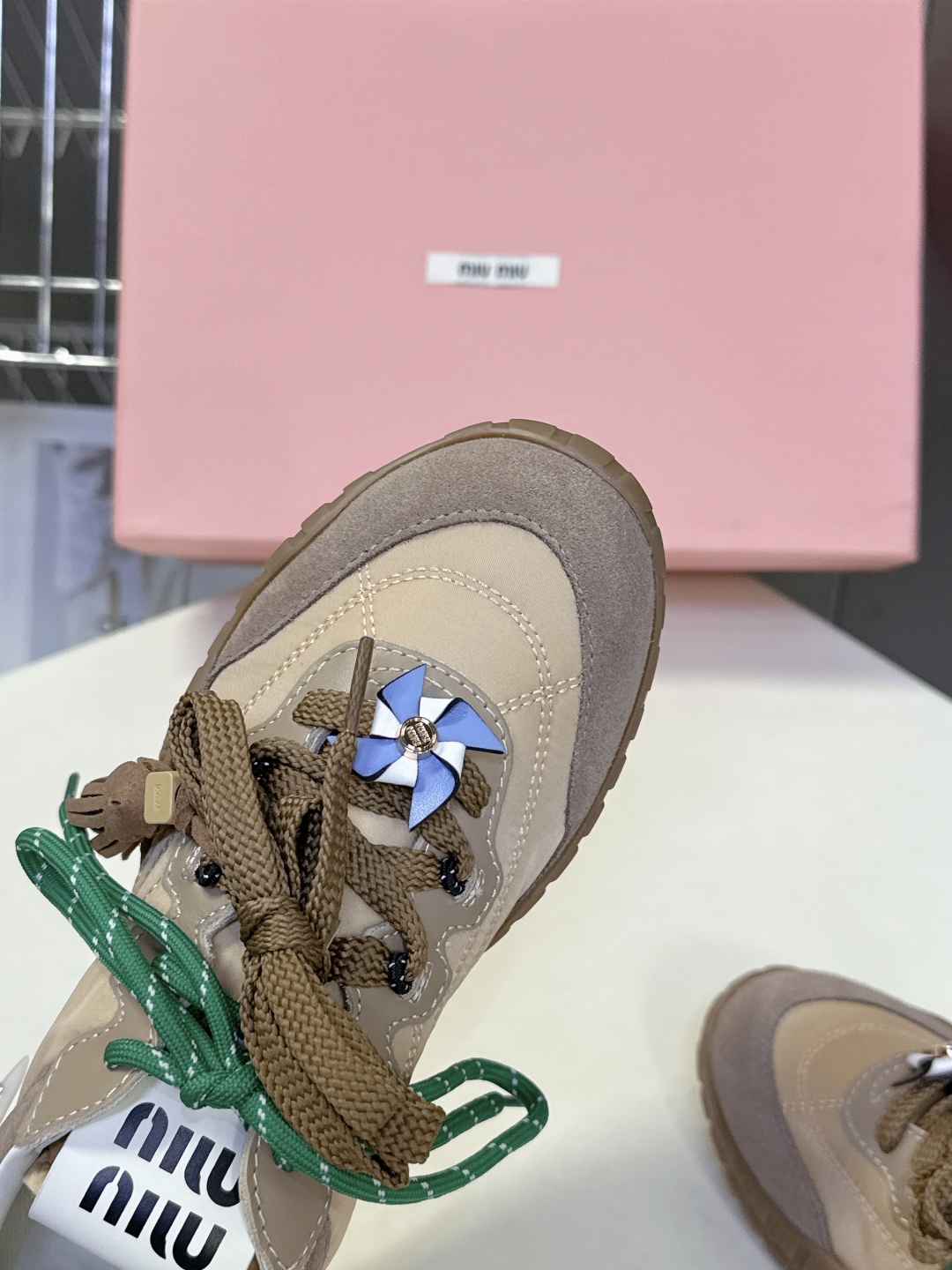 MiuMiu缪缪春夏秀款 饼干鞋 阿甘鞋休闲运动鞋专柜8900购入开发 miumiu最新爆款 前卫大胆的