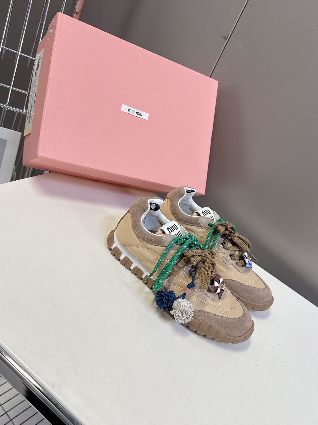 MiuMiu缪缪春夏秀款 饼干鞋 阿甘鞋休闲运动鞋专柜8900购入开发 miumiu最新爆款 前卫大胆的