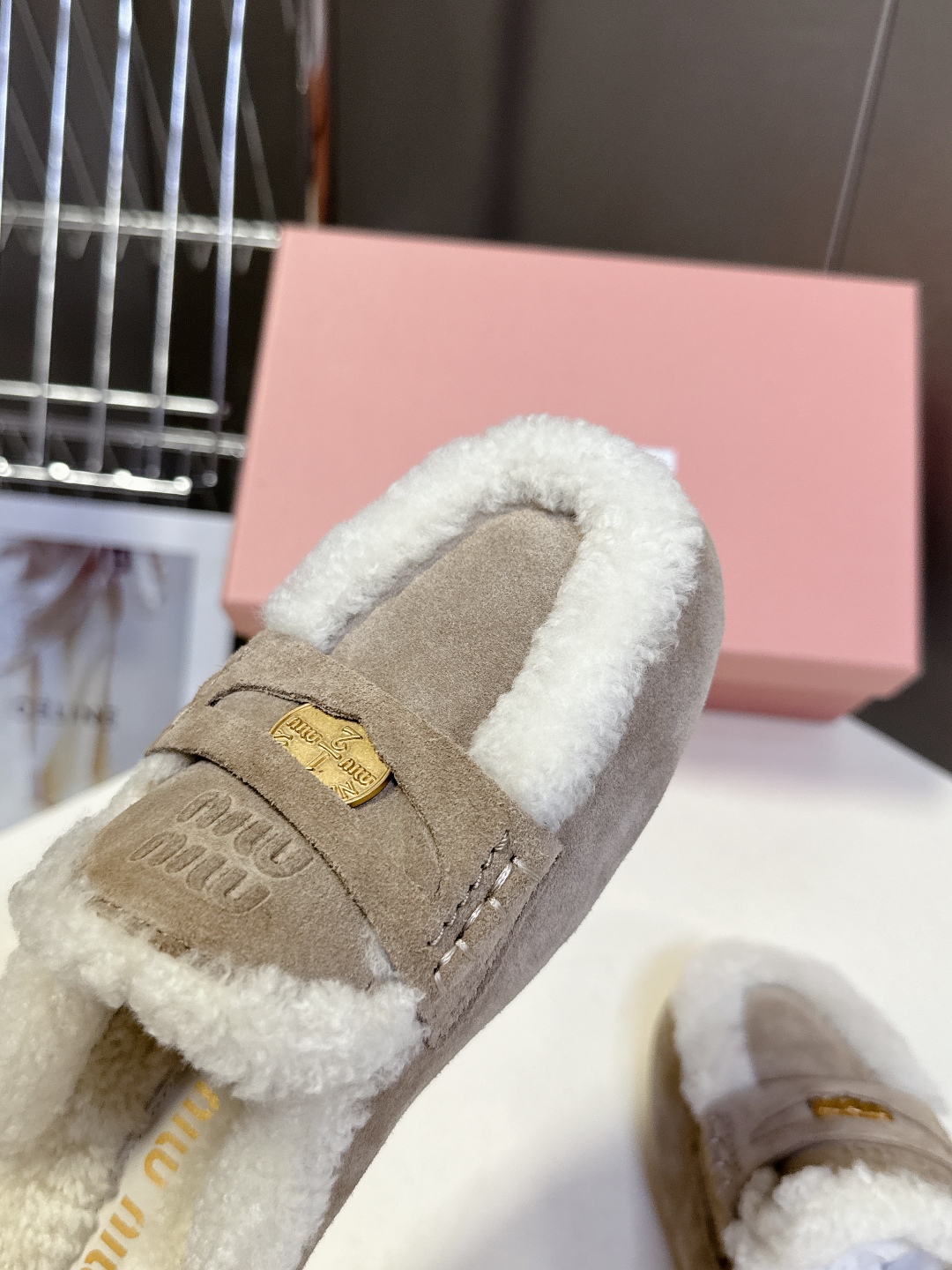 MiuMiu缪缪2025秋冬驾车钱币款100%🐏纯羊毛乐福豆豆鞋 走秀新款‼️ 开车小姐姐的福音[爱心]