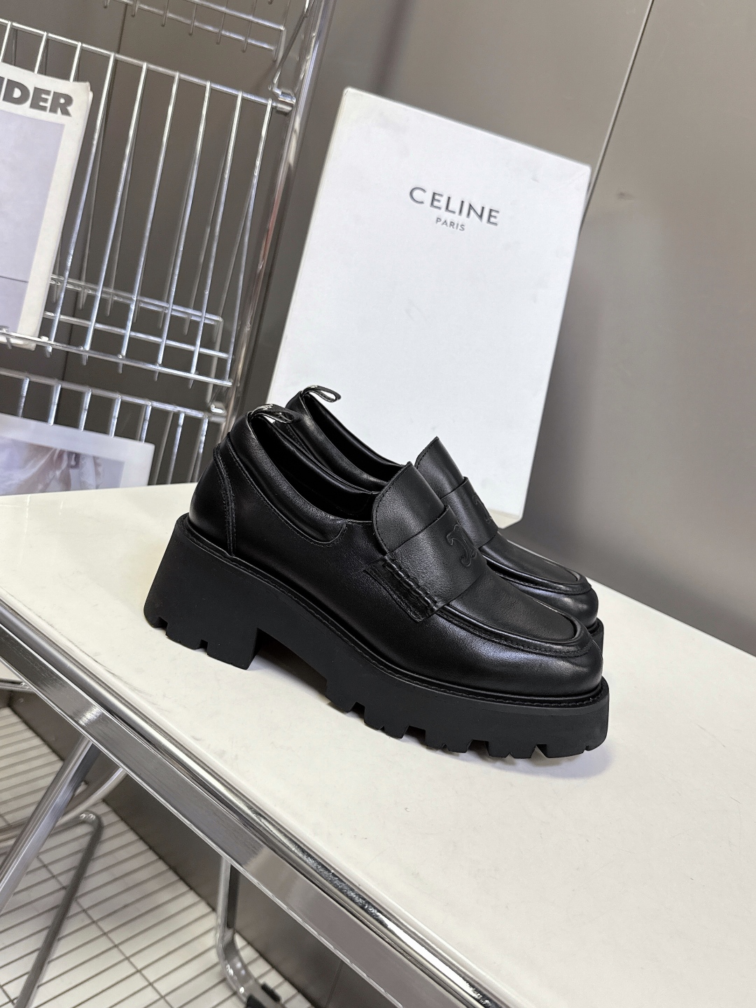 CELINE思琳秋冬最新走秀款Lisa同款厚底乐福鞋 好多明星网红上脚 无敌显瘦 上脚超级好看百搭 进口