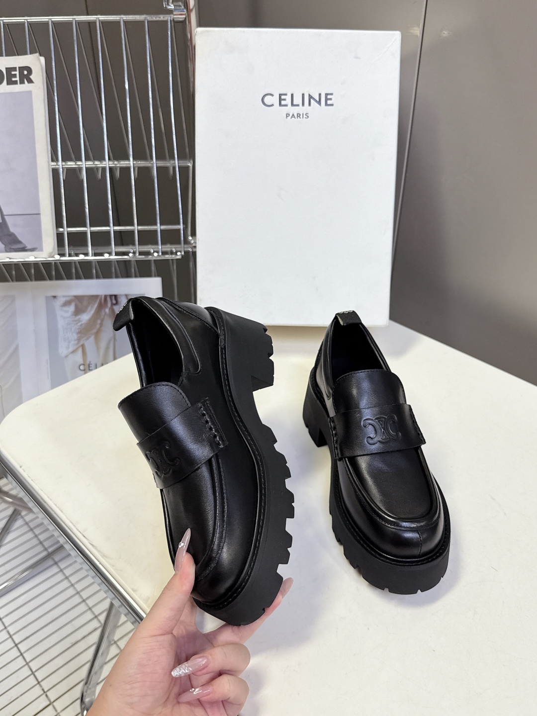 CELINE思琳秋冬最新走秀款Lisa同款厚底乐福鞋 好多明星网红上脚 无敌显瘦 上脚超级好看百搭 进口