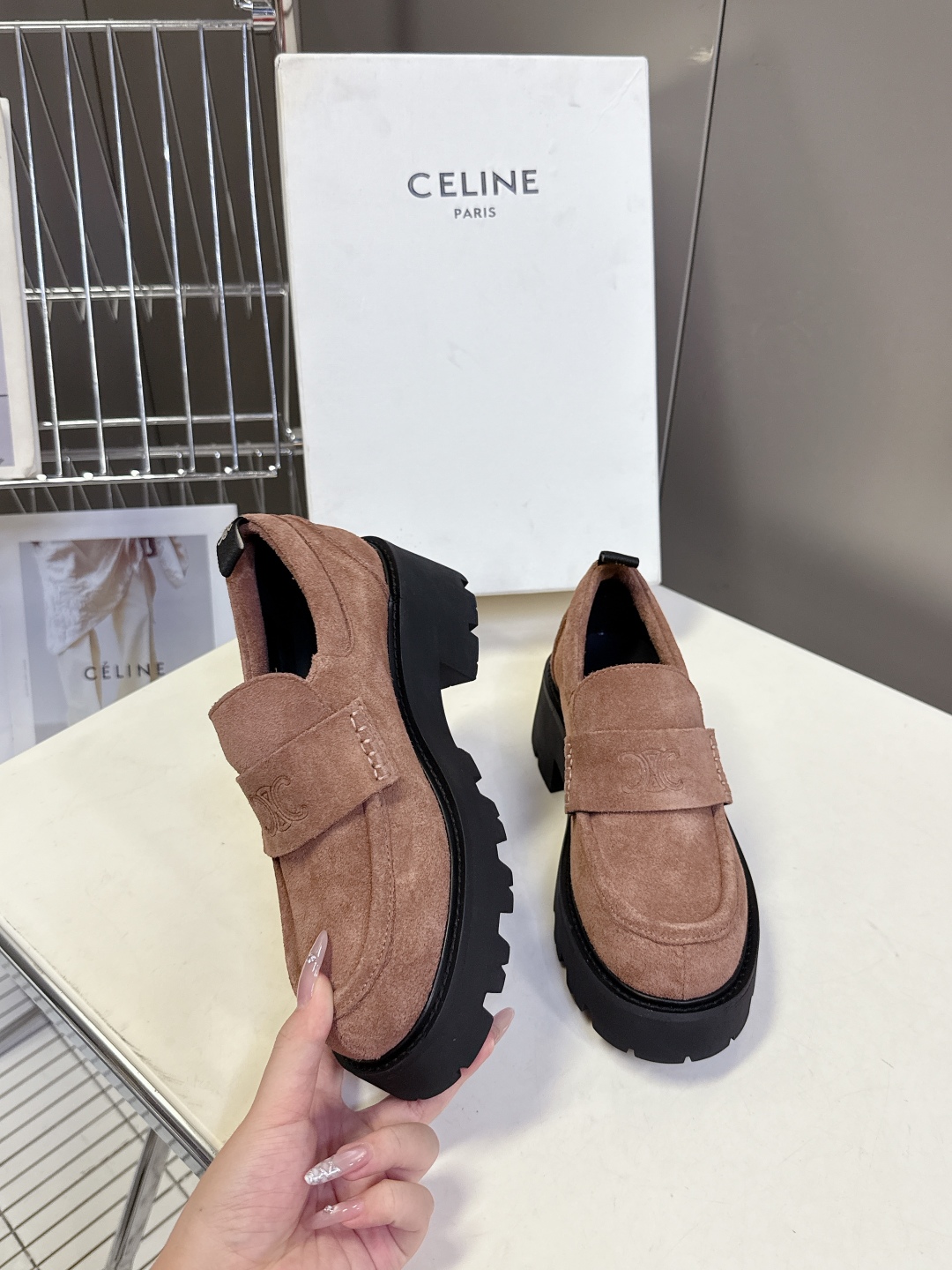 CELINE思琳秋冬最新走秀款Lisa同款厚底乐福鞋 好多明星网红上脚 无敌显瘦 上脚超级好看百搭 进口
