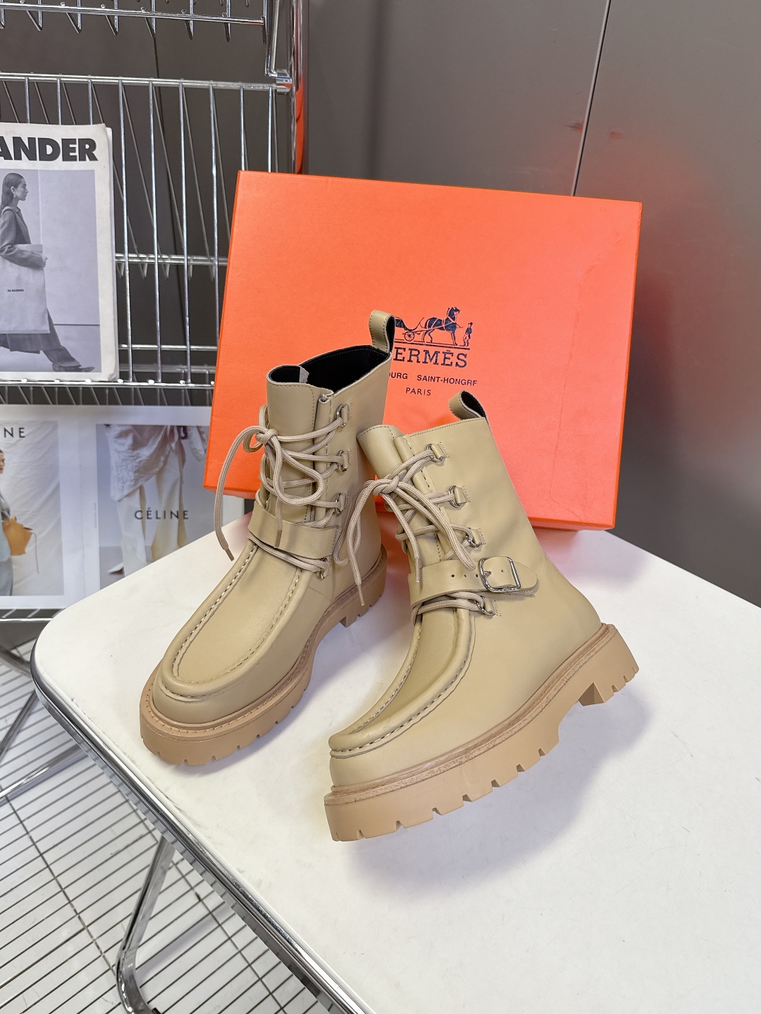 Hermes 爱马仕秋冬最新款机车风皮带扣系带短靴 长靴 专柜超难配货 🐎家靴子的设计风格通常以经典简约
