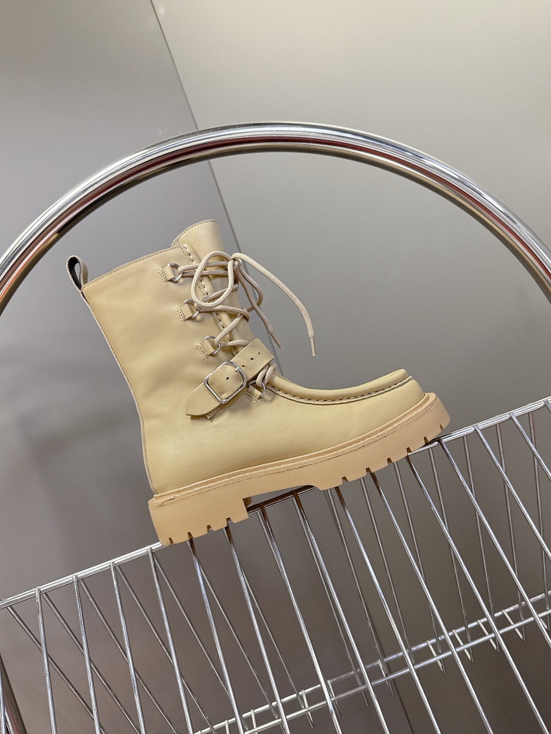Hermes 爱马仕秋冬最新款机车风皮带扣系带短靴 长靴 专柜超难配货 🐎家靴子的设计风格通常以经典简约