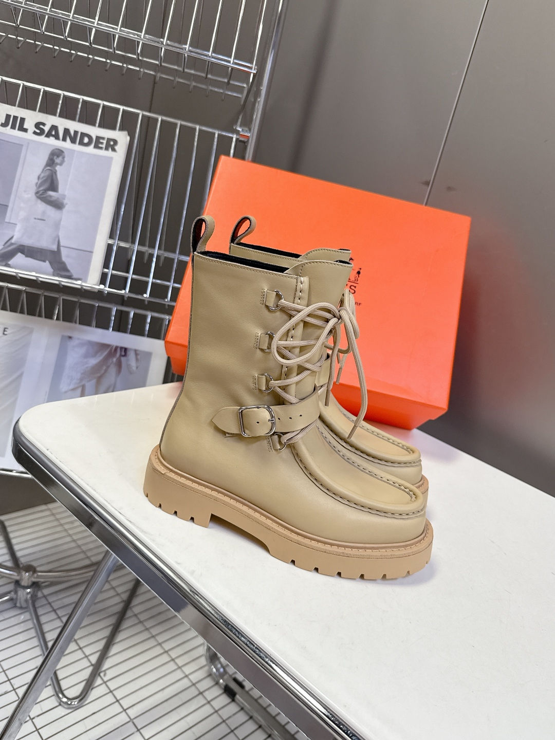 Hermes 爱马仕秋冬最新款机车风皮带扣系带短靴 长靴 专柜超难配货 🐎家靴子的设计风格通常以经典简约