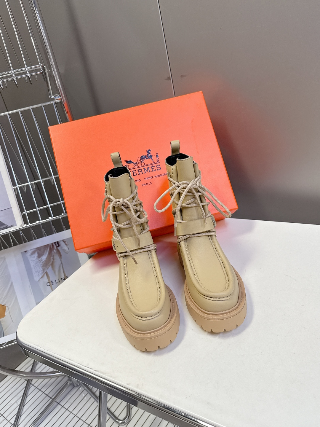 Hermes 爱马仕秋冬最新款机车风皮带扣系带短靴 长靴 专柜超难配货 🐎家靴子的设计风格通常以经典简约