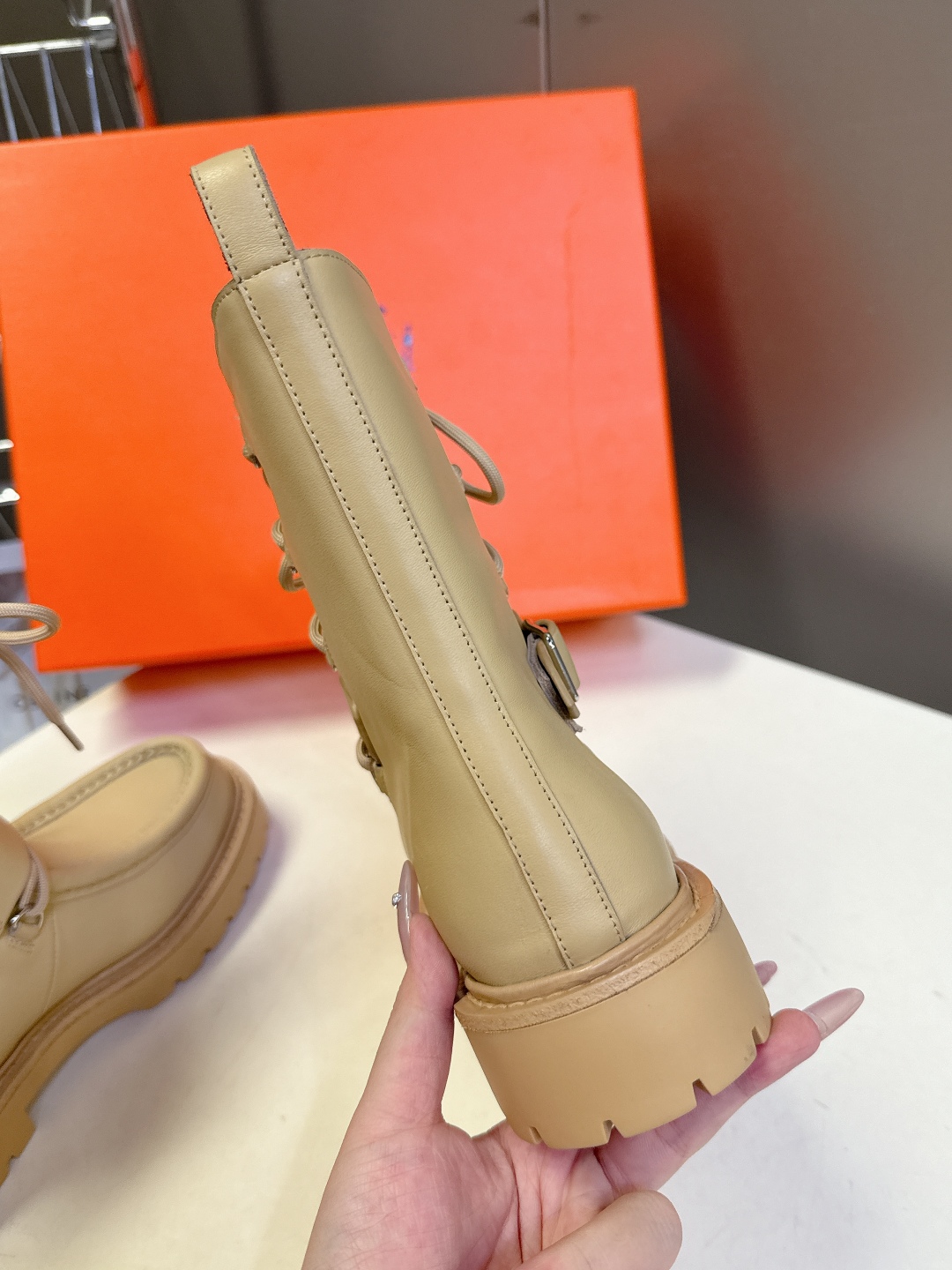 Hermes 爱马仕秋冬最新款机车风皮带扣系带短靴 长靴 专柜超难配货 🐎家靴子的设计风格通常以经典简约