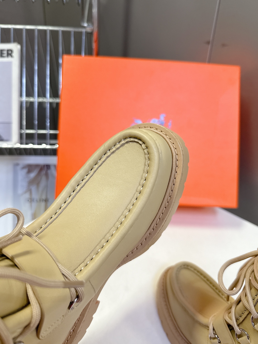 Hermes 爱马仕秋冬最新款机车风皮带扣系带短靴 长靴 专柜超难配货 🐎家靴子的设计风格通常以经典简约