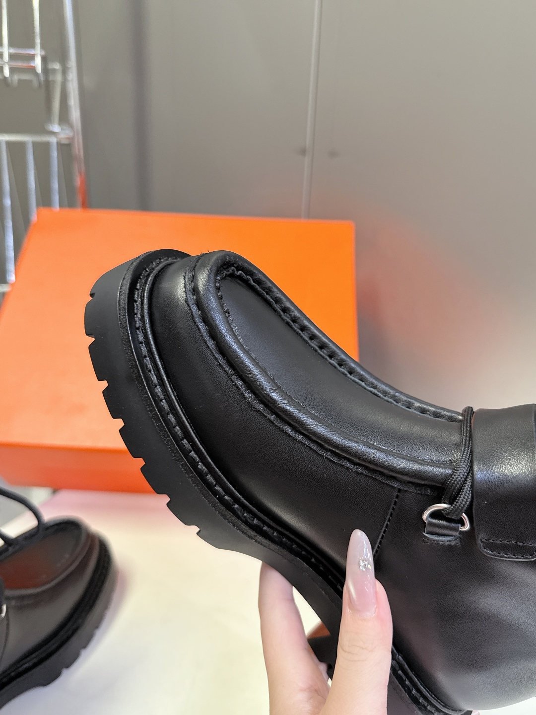 Hermes 爱马仕秋冬最新款机车风皮带扣系带短靴 长靴 专柜超难配货 🐎家靴子的设计风格通常以经典简约