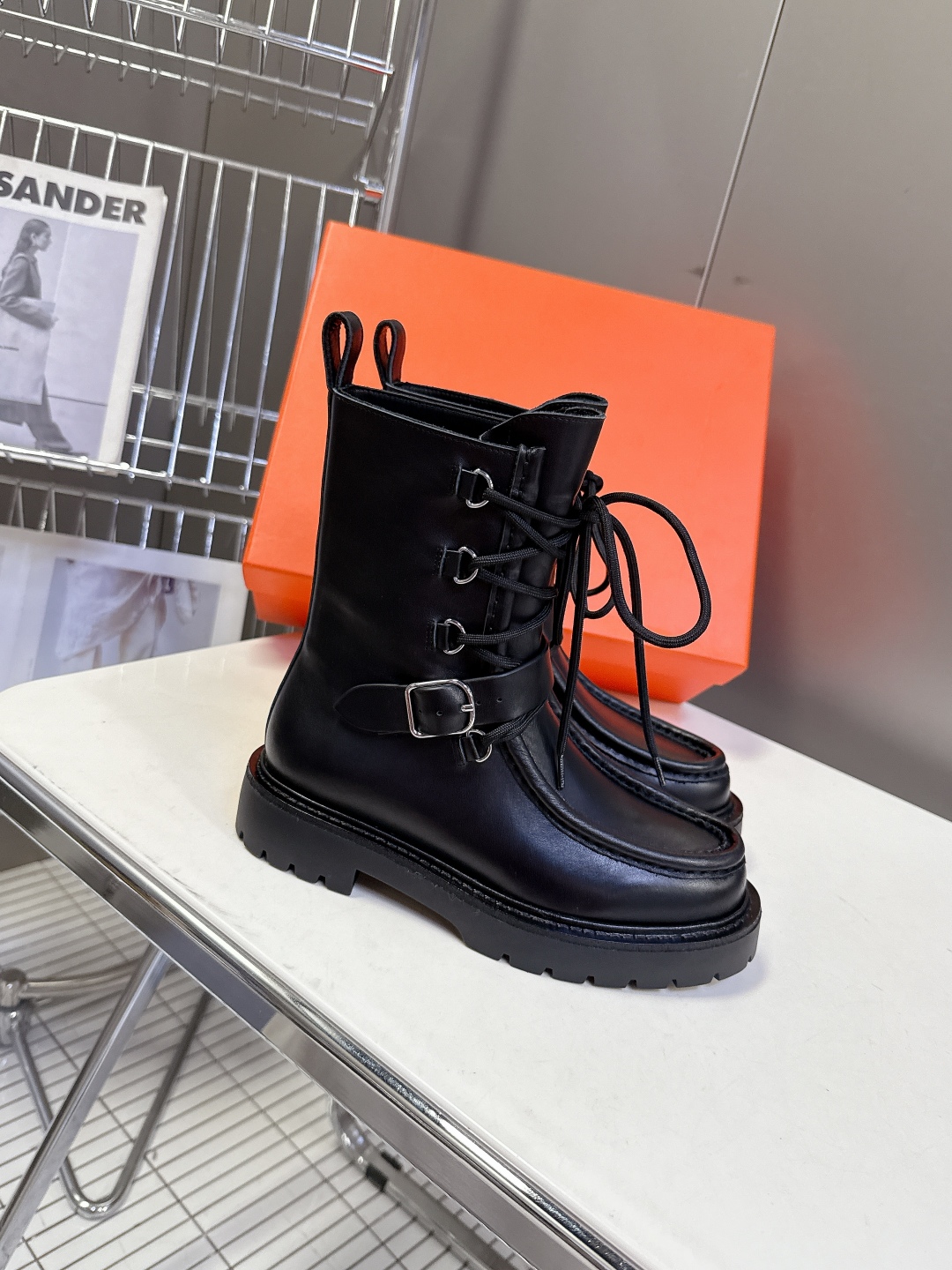 Hermes 爱马仕秋冬最新款机车风皮带扣系带短靴 长靴 专柜超难配货 🐎家靴子的设计风格通常以经典简约
