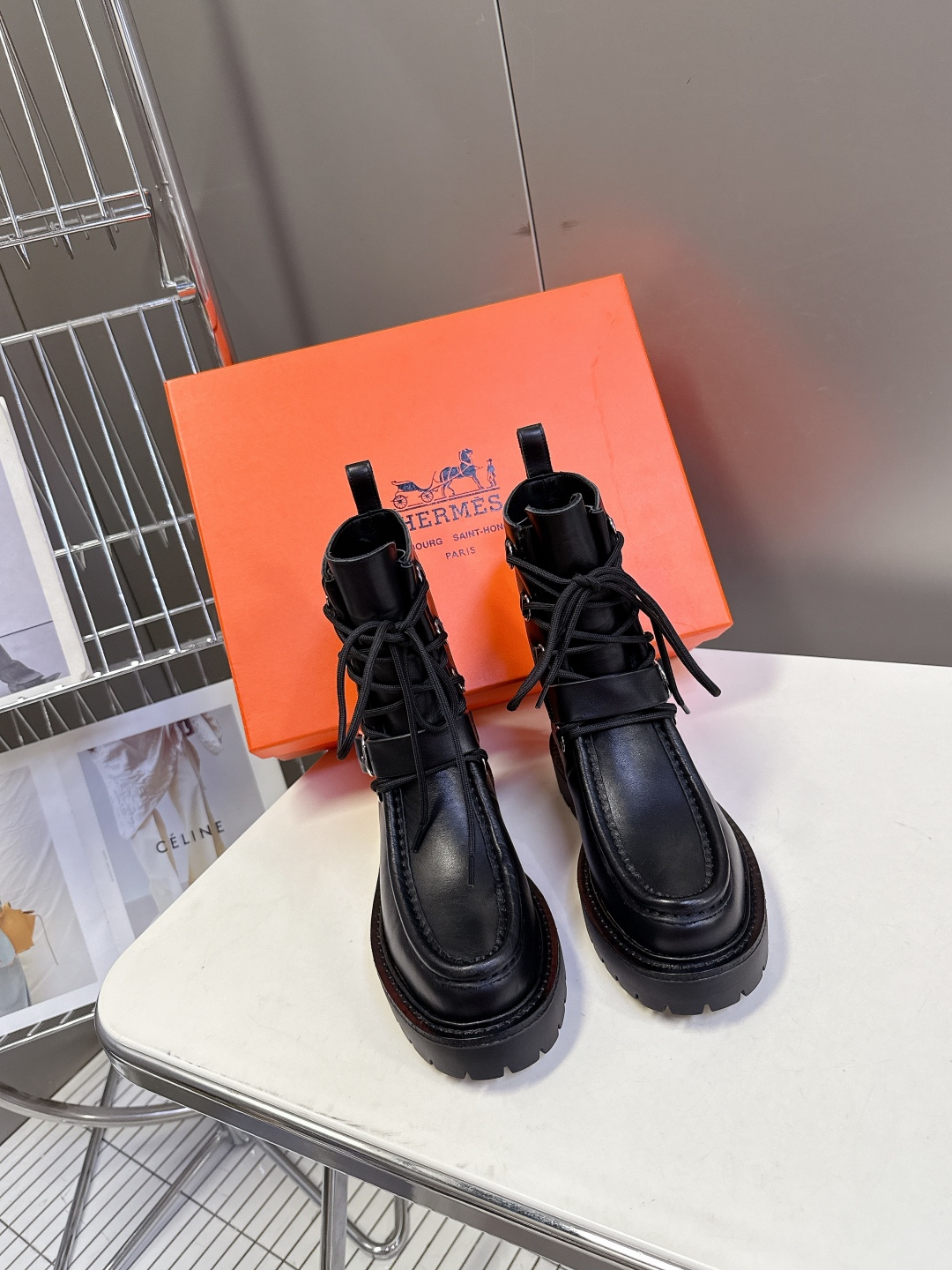 Hermes 爱马仕秋冬最新款机车风皮带扣系带短靴 长靴 专柜超难配货 🐎家靴子的设计风格通常以经典简约