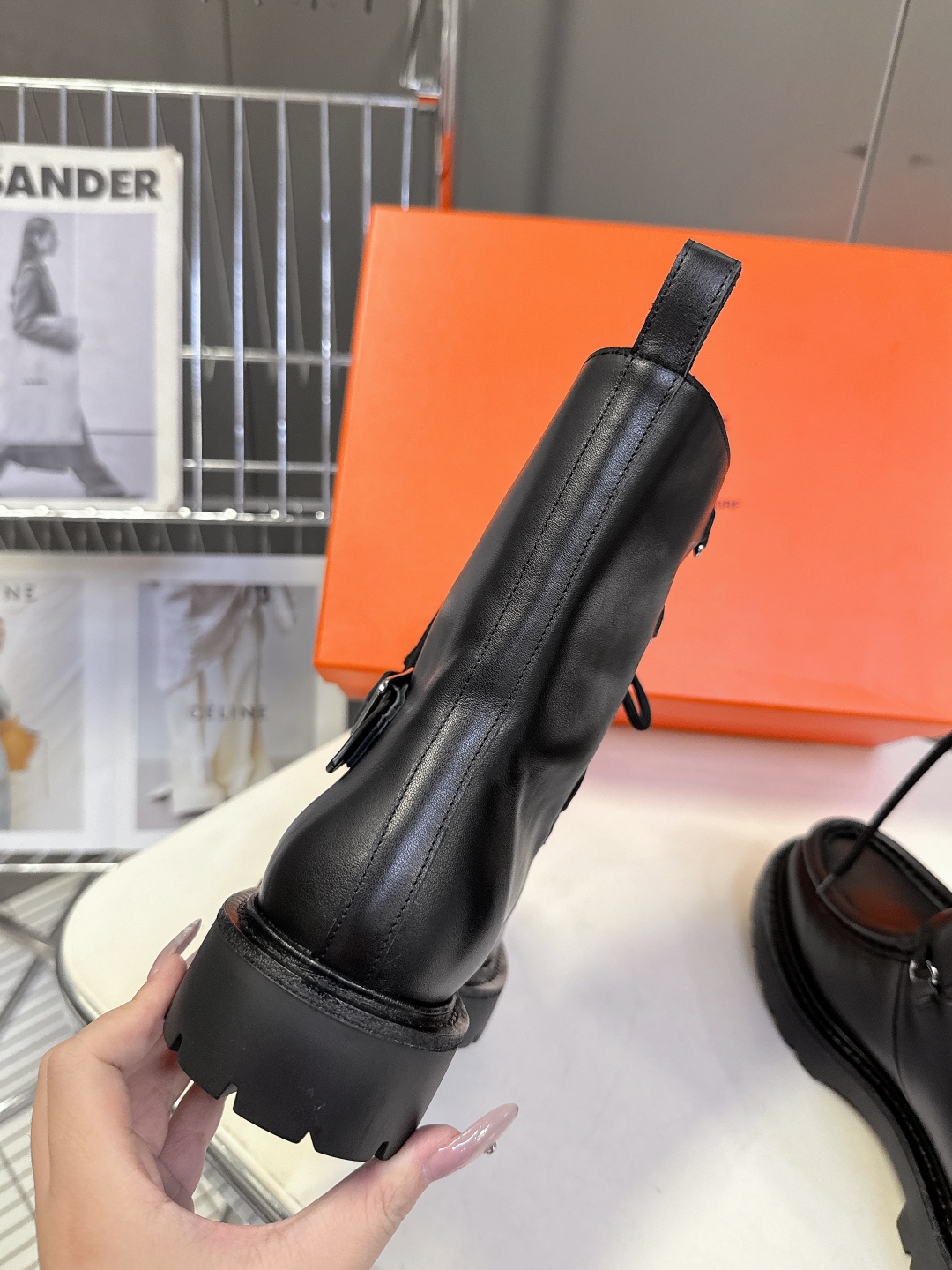 Hermes 爱马仕秋冬最新款机车风皮带扣系带短靴 长靴 专柜超难配货 🐎家靴子的设计风格通常以经典简约