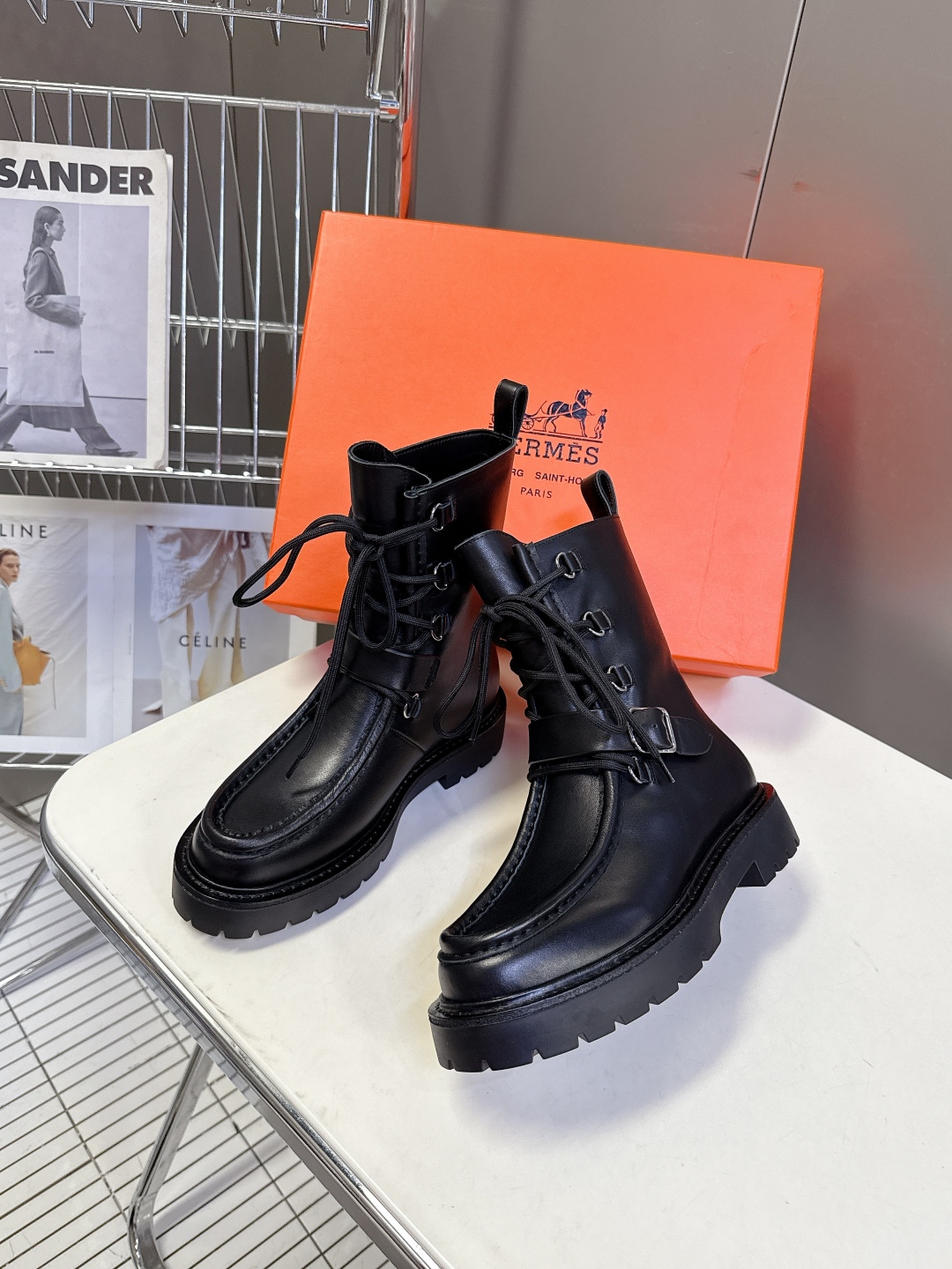 Hermes 爱马仕秋冬最新款机车风皮带扣系带短靴 长靴 专柜超难配货 🐎家靴子的设计风格通常以经典简约