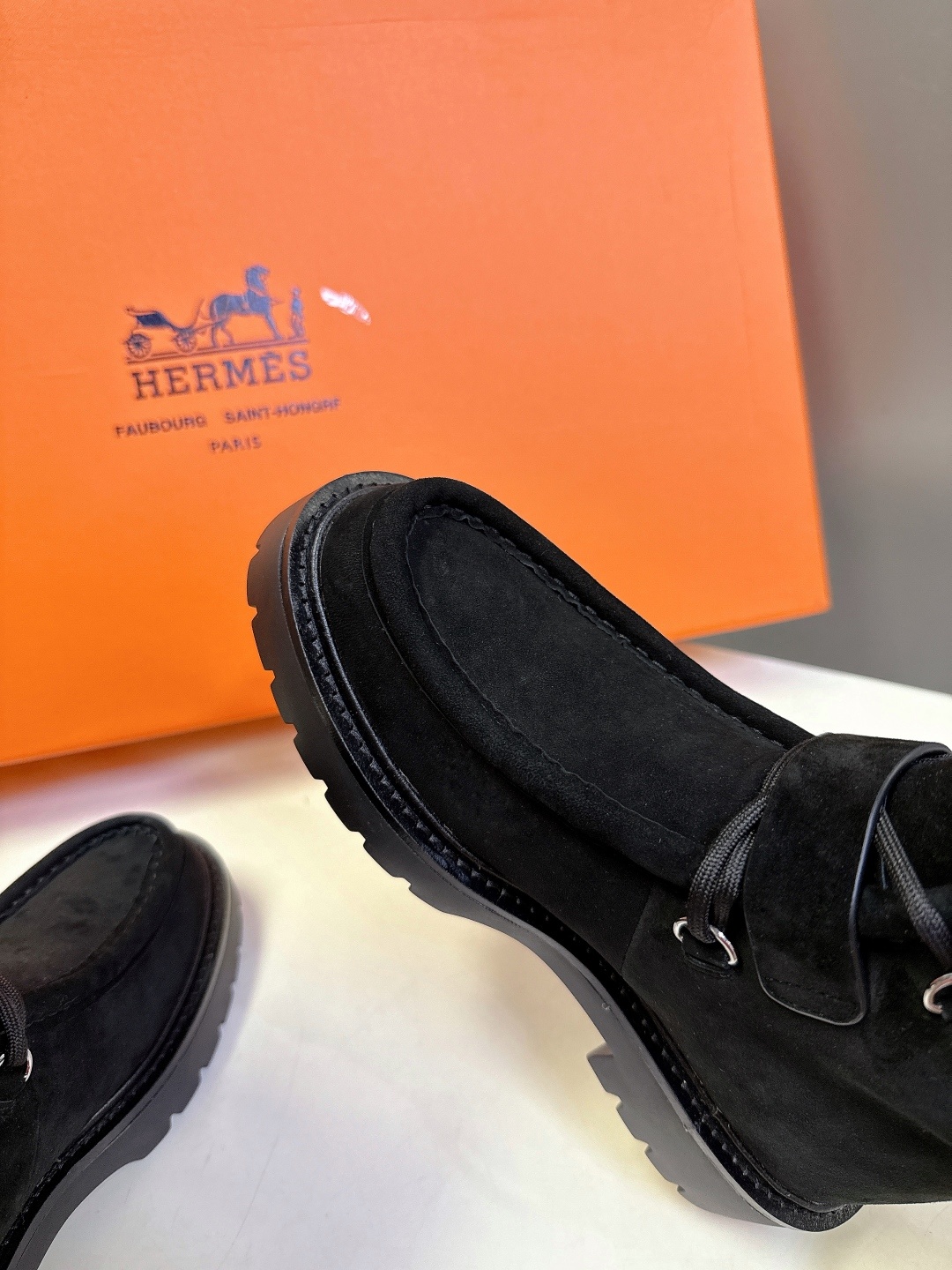 Hermes 爱马仕秋冬最新款机车风皮带扣系带短靴 长靴 专柜超难配货 🐎家靴子的设计风格通常以经典简约