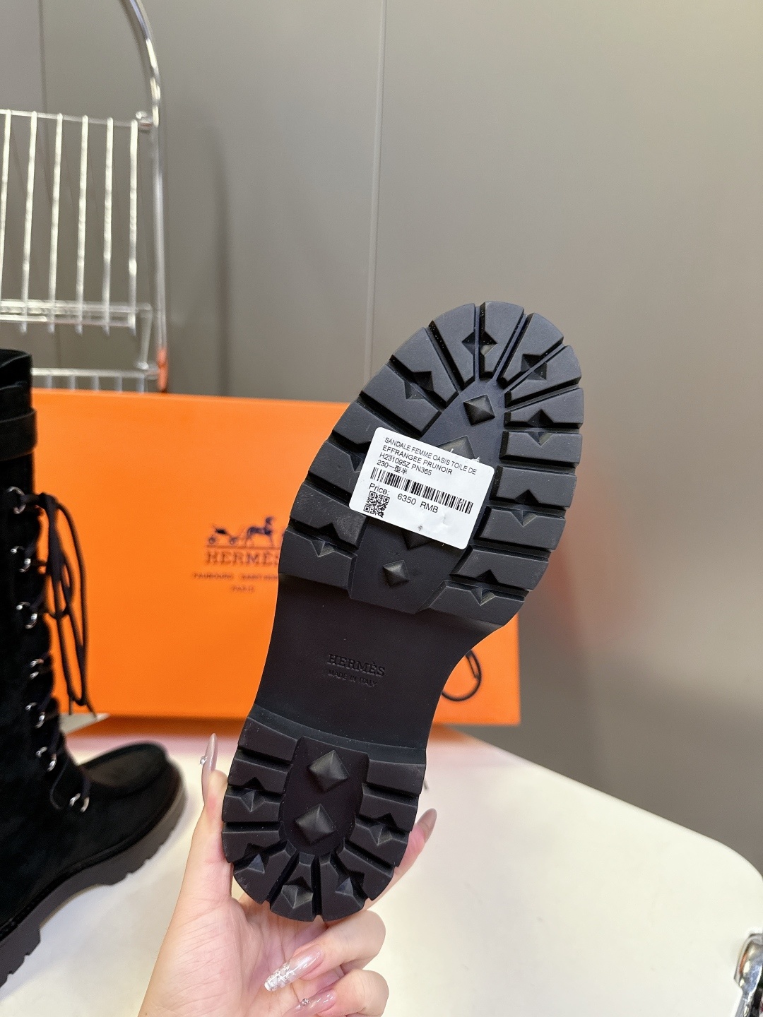 Hermes 爱马仕秋冬最新款机车风皮带扣系带短靴 长靴 专柜超难配货 🐎家靴子的设计风格通常以经典简约