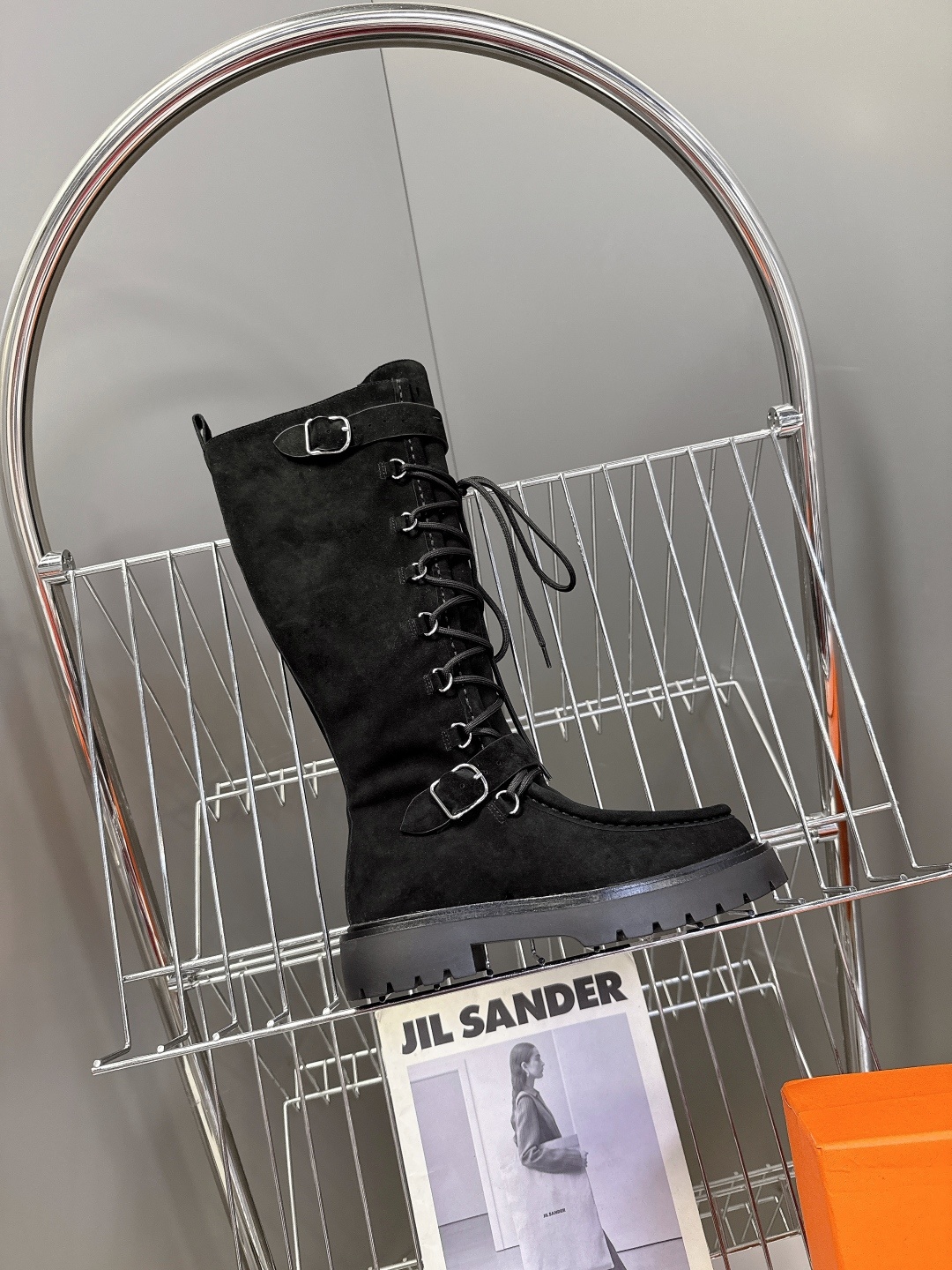Hermes 爱马仕秋冬最新款机车风皮带扣系带短靴 长靴 专柜超难配货 🐎家靴子的设计风格通常以经典简约
