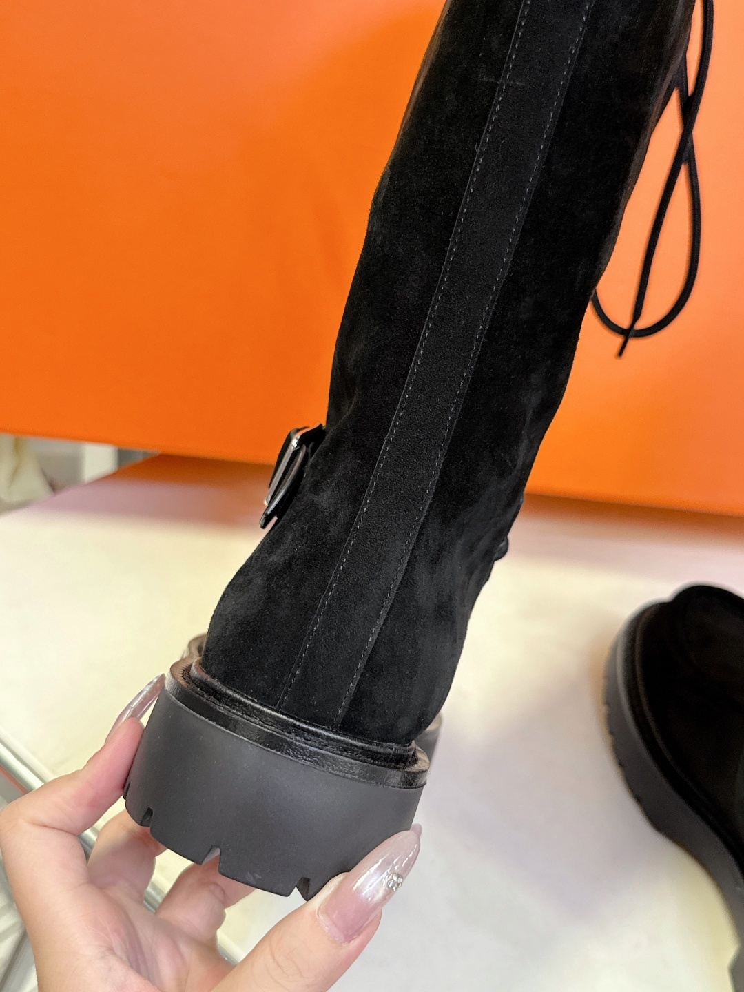 Hermes 爱马仕秋冬最新款机车风皮带扣系带短靴 长靴 专柜超难配货 🐎家靴子的设计风格通常以经典简约