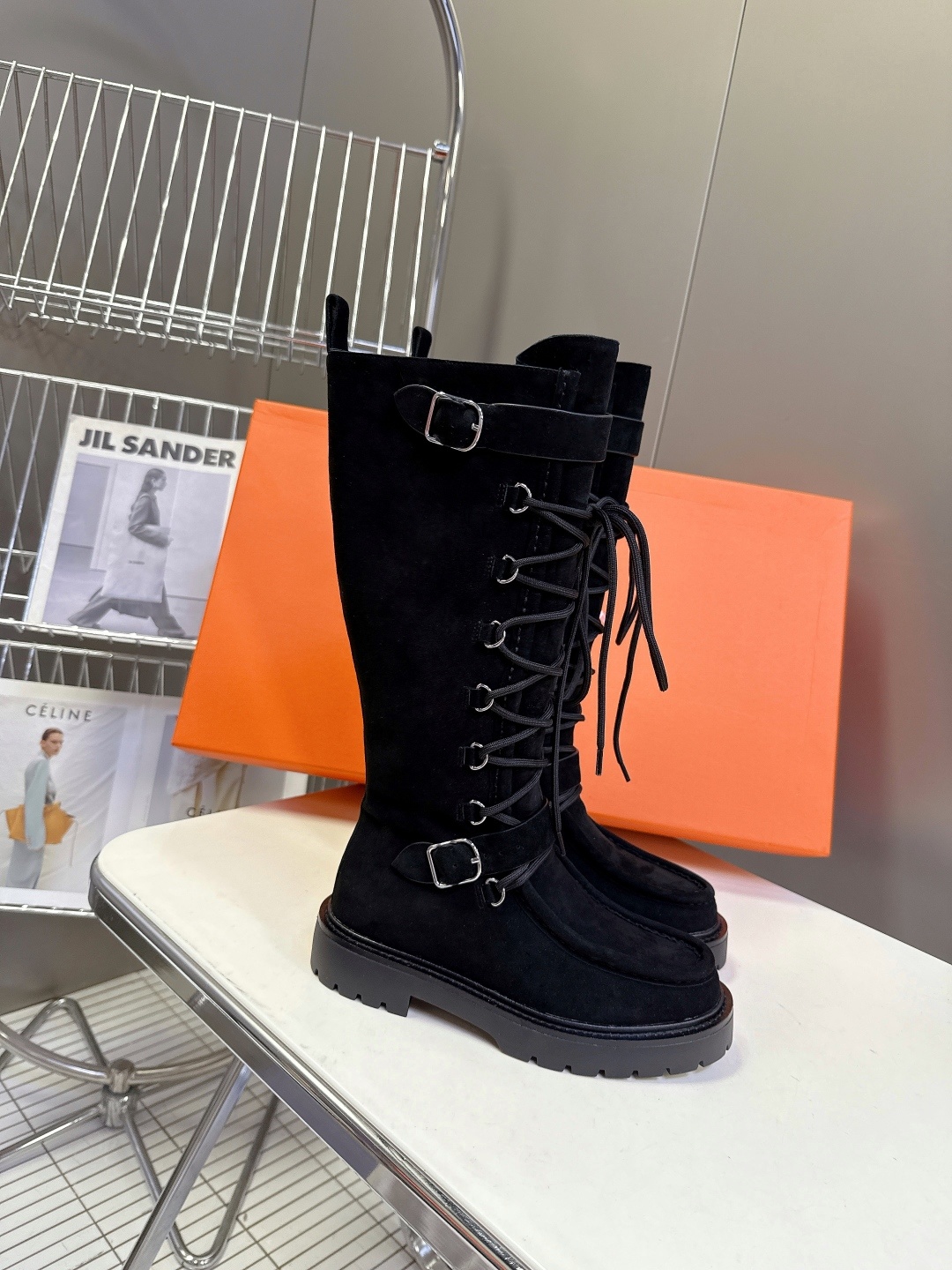 Hermes 爱马仕秋冬最新款机车风皮带扣系带短靴 长靴 专柜超难配货 🐎家靴子的设计风格通常以经典简约