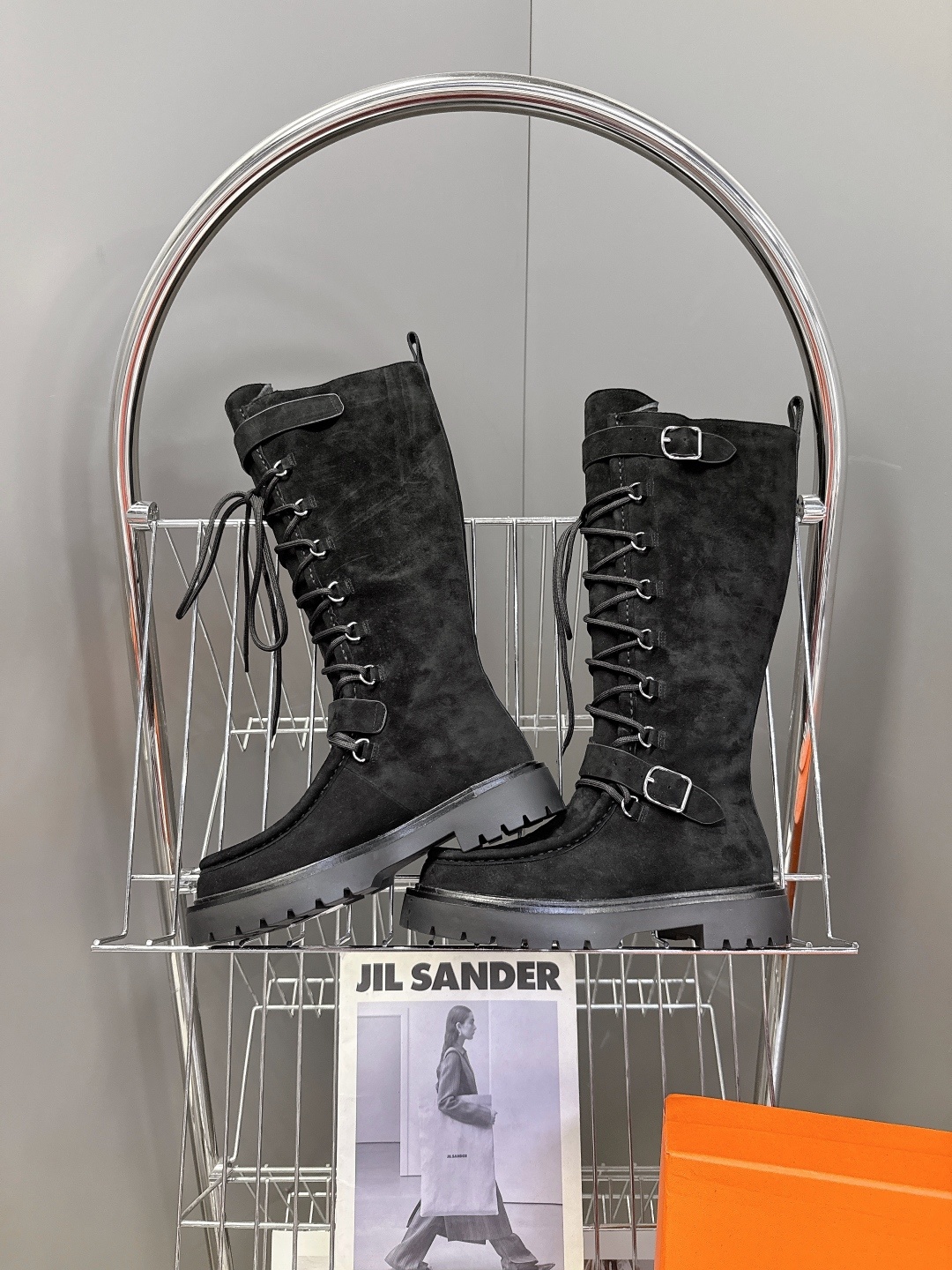 Hermes 爱马仕秋冬最新款机车风皮带扣系带短靴 长靴 专柜超难配货 🐎家靴子的设计风格通常以经典简约