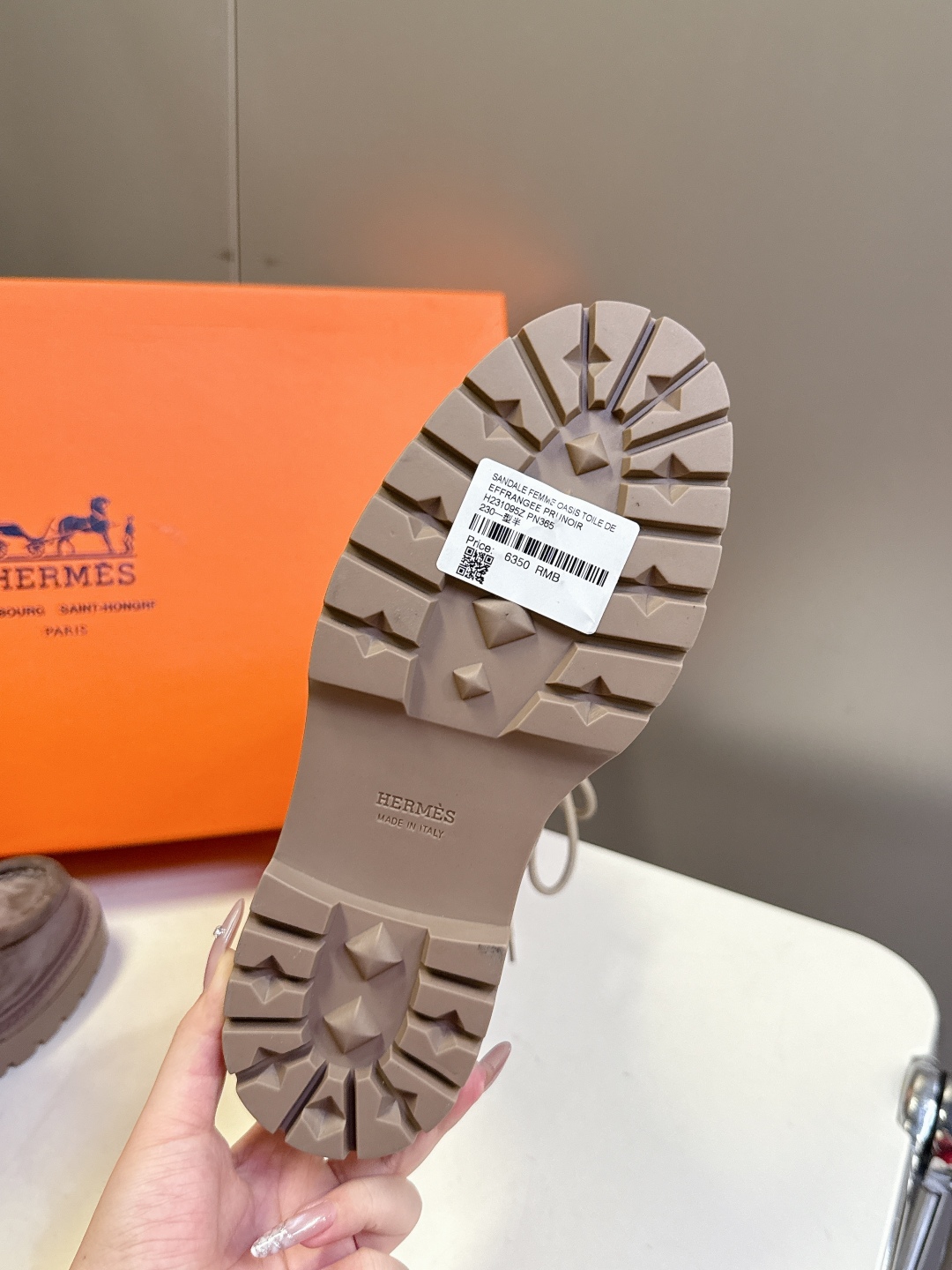 Hermes 爱马仕秋冬最新款机车风皮带扣系带短靴 长靴 专柜超难配货 🐎家靴子的设计风格通常以经典简约