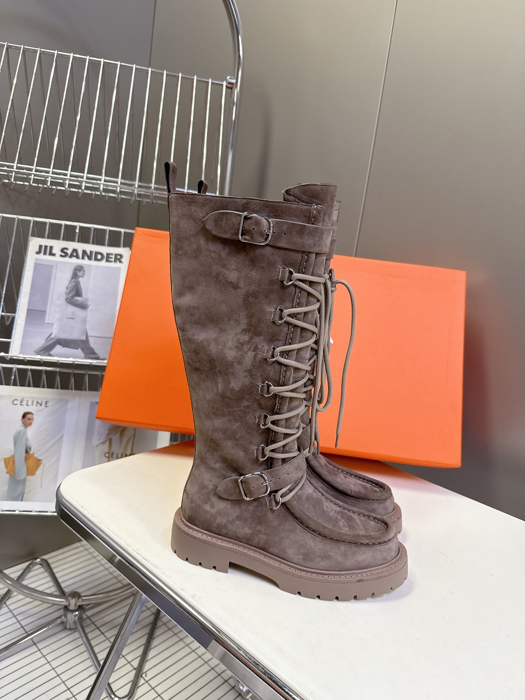 Hermes 爱马仕秋冬最新款机车风皮带扣系带短靴 长靴 专柜超难配货 🐎家靴子的设计风格通常以经典简约