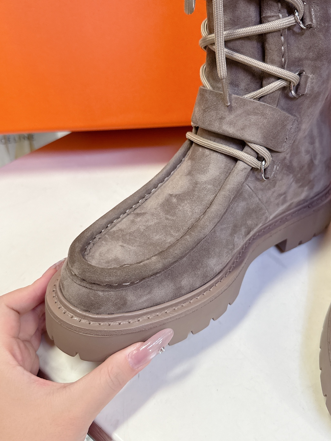 Hermes 爱马仕秋冬最新款机车风皮带扣系带短靴 长靴 专柜超难配货 🐎家靴子的设计风格通常以经典简约
