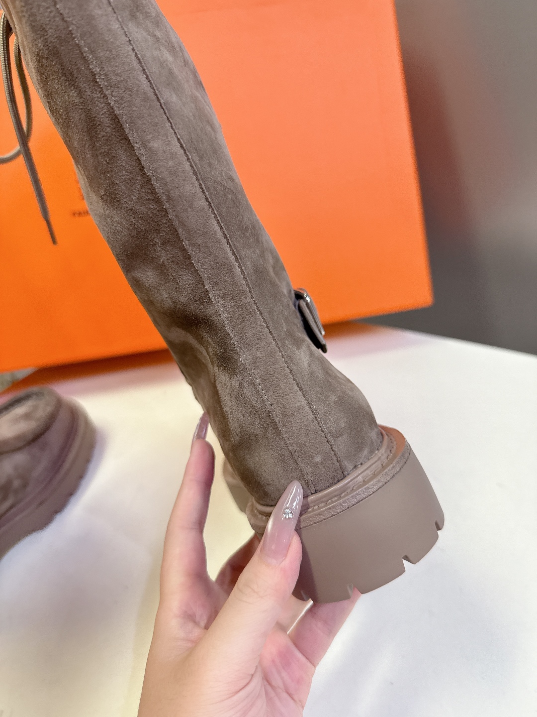 Hermes 爱马仕秋冬最新款机车风皮带扣系带短靴 长靴 专柜超难配货 🐎家靴子的设计风格通常以经典简约