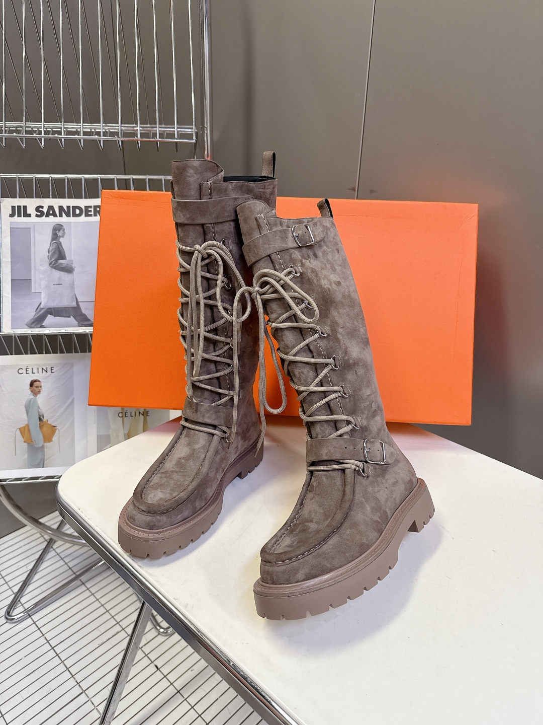 Hermes 爱马仕秋冬最新款机车风皮带扣系带短靴 长靴 专柜超难配货 🐎家靴子的设计风格通常以经典简约