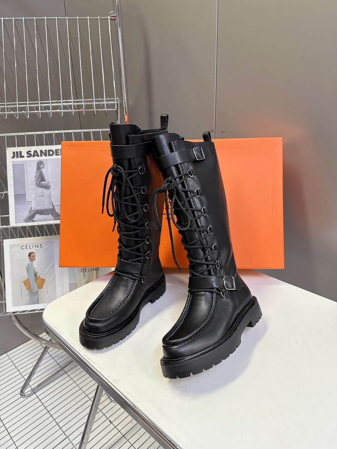 Hermes 爱马仕秋冬最新款机车风皮带扣系带短靴 长靴 专柜超难配货 🐎家靴子的设计风格通常以经典简约