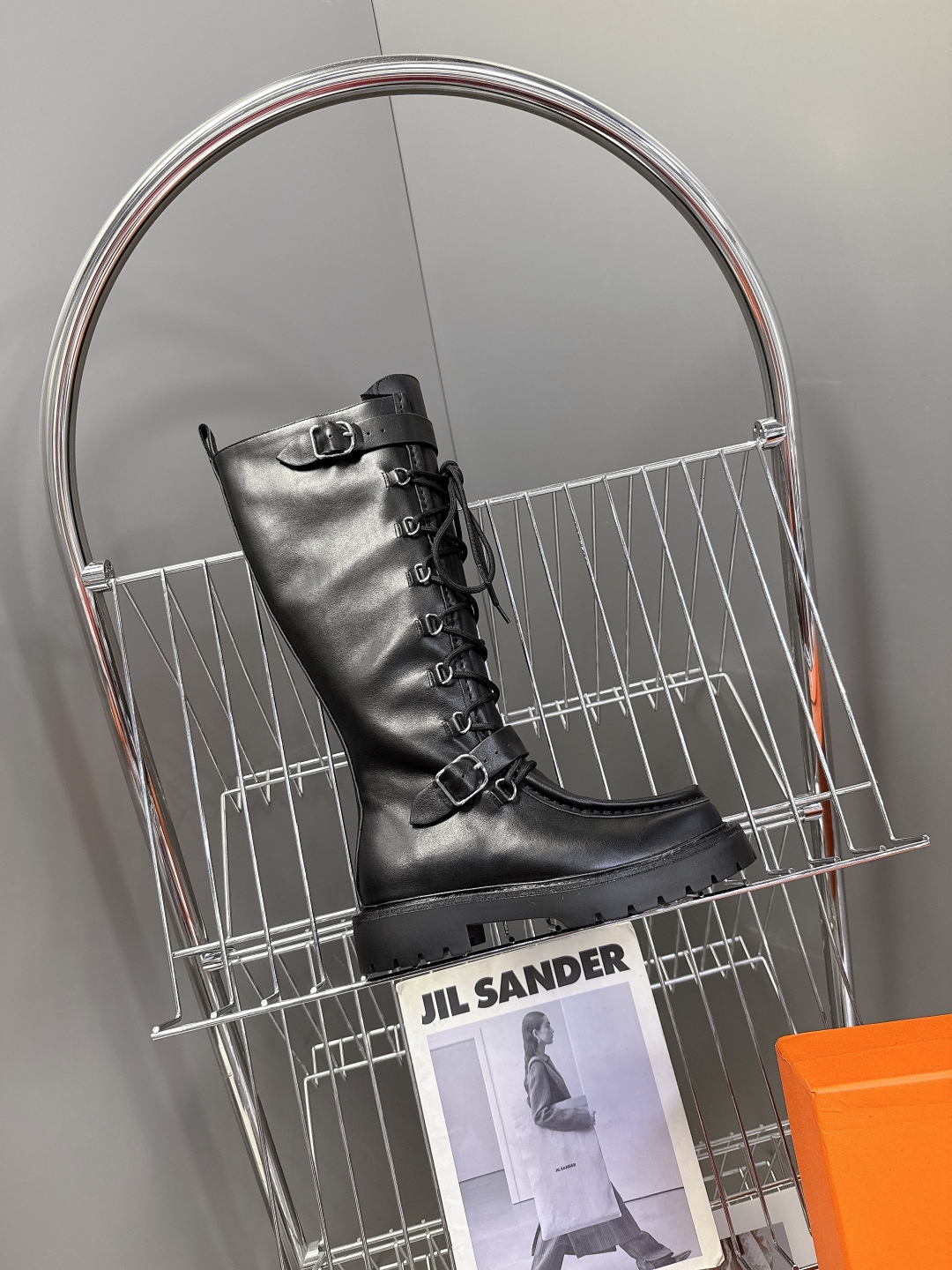 Hermes 爱马仕秋冬最新款机车风皮带扣系带短靴 长靴 专柜超难配货 🐎家靴子的设计风格通常以经典简约