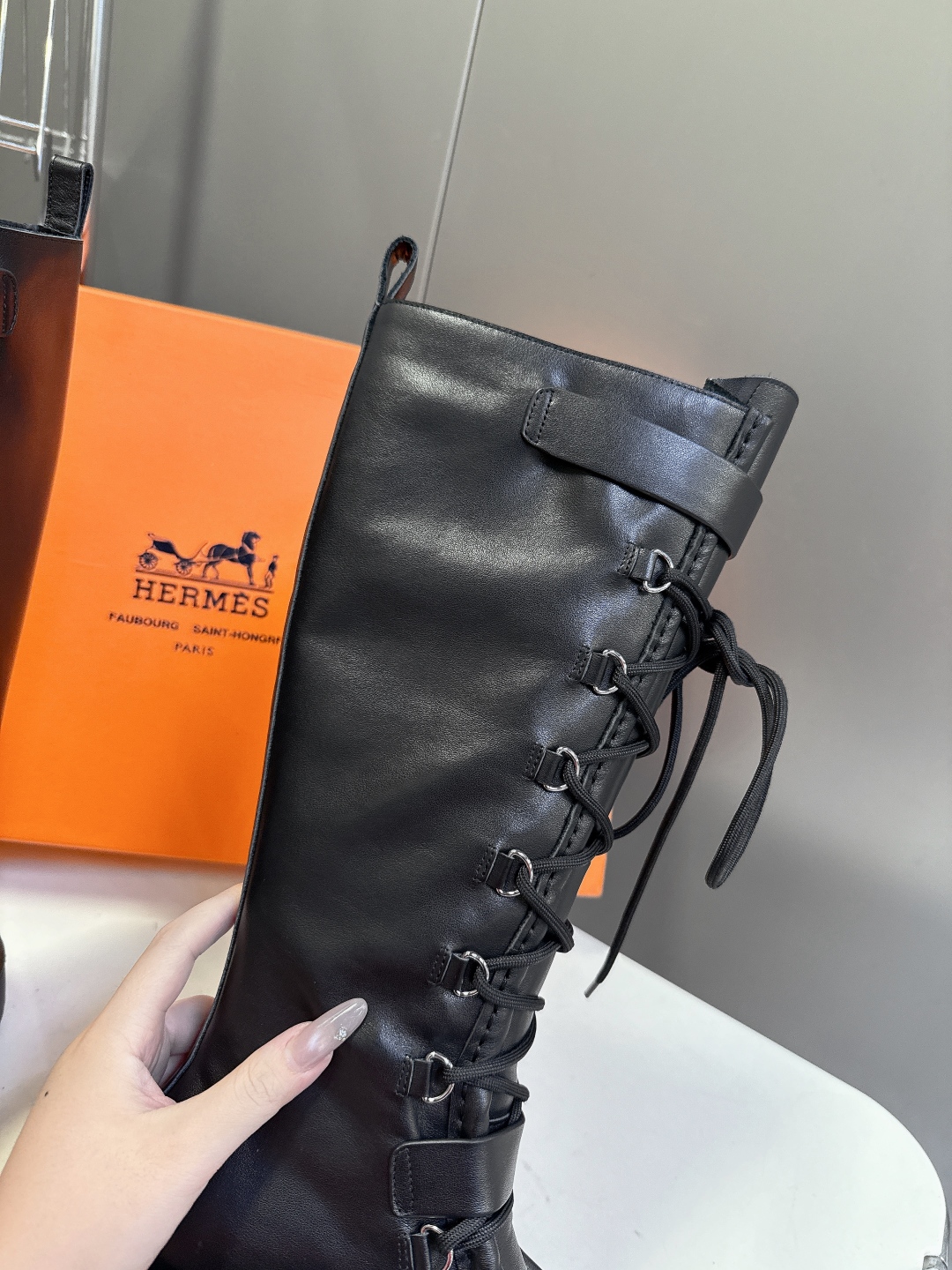 Hermes 爱马仕秋冬最新款机车风皮带扣系带短靴 长靴 专柜超难配货 🐎家靴子的设计风格通常以经典简约